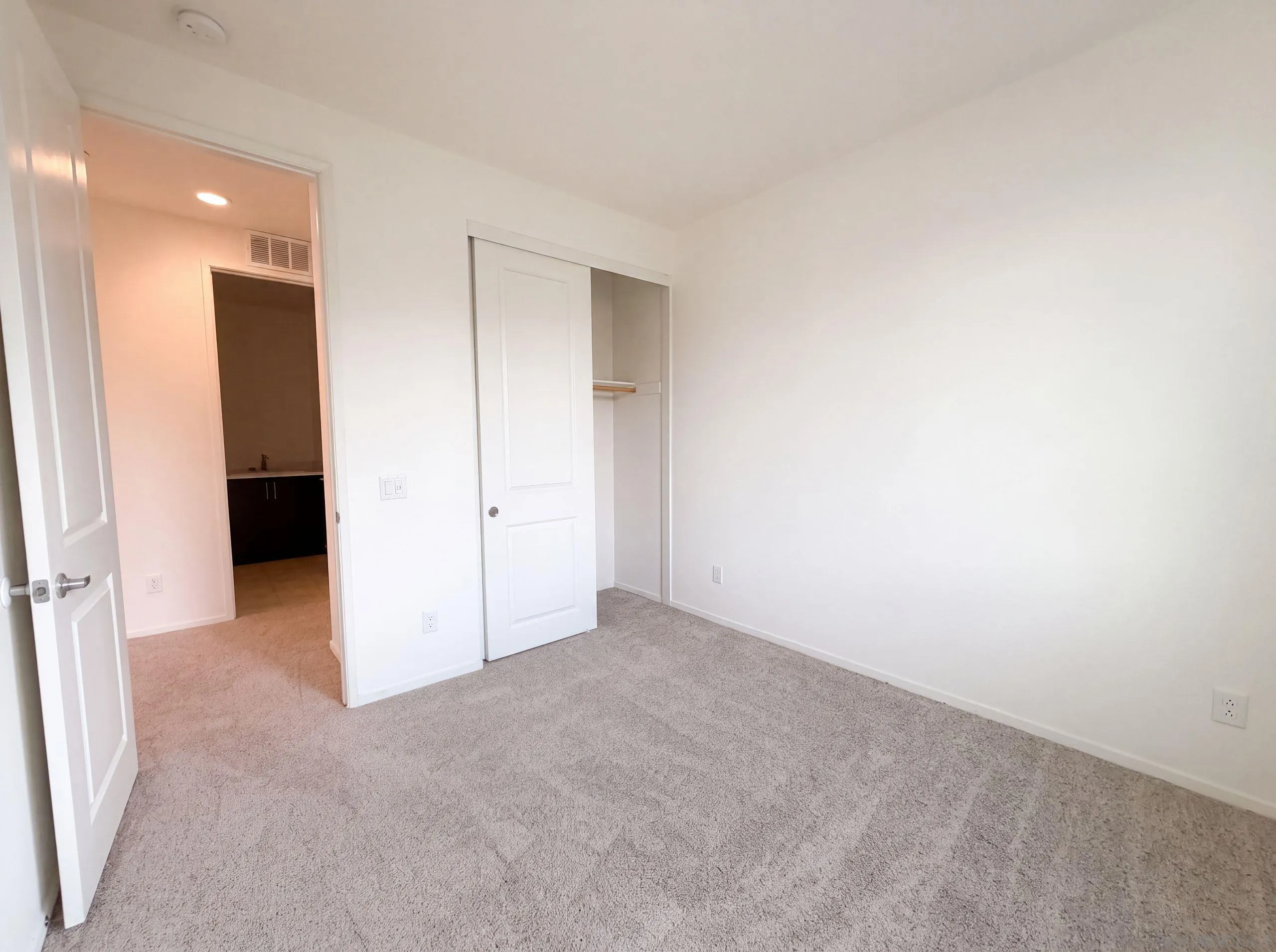 https://cdn.realtyfeed.com/cdn/127/260019815/7ec4bef8a748a9eeca113f6ac51153d9.webp