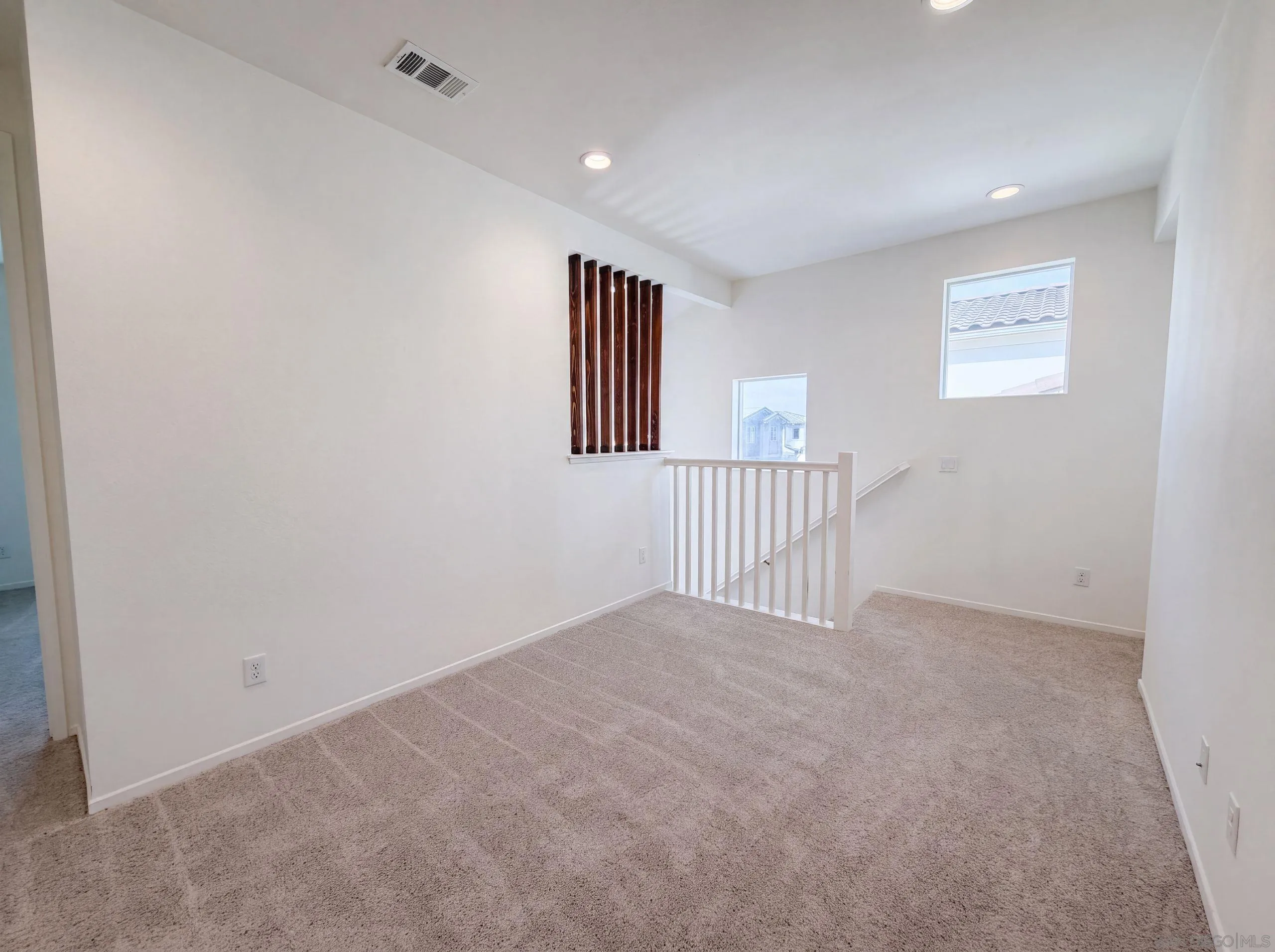 https://cdn.realtyfeed.com/cdn/127/260019815/86fe9638dfc75f9fc511804be3996b9f.webp