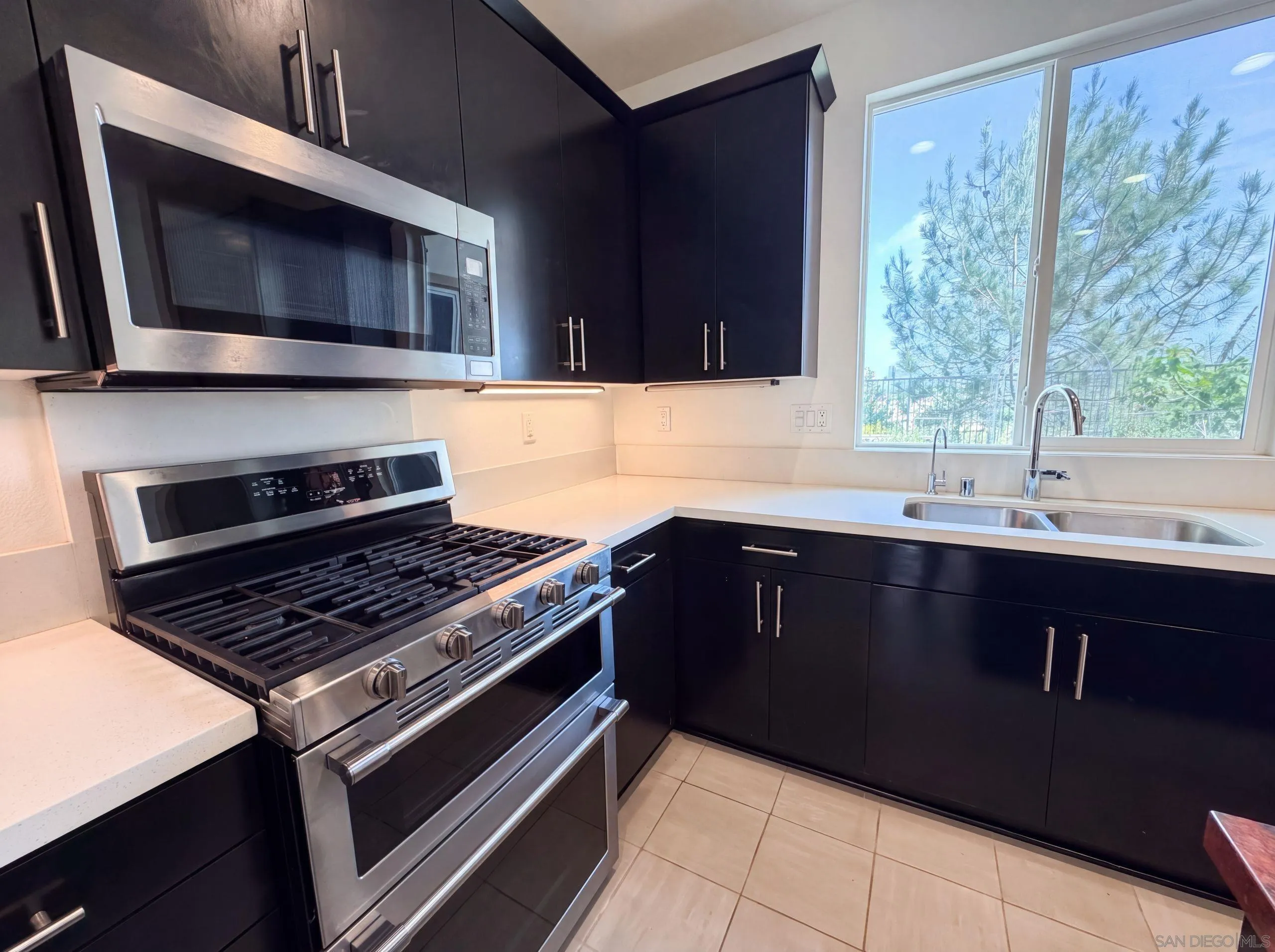 https://cdn.realtyfeed.com/cdn/127/260019815/8f5b270b283dbd28f6af2abbd0169177.webp