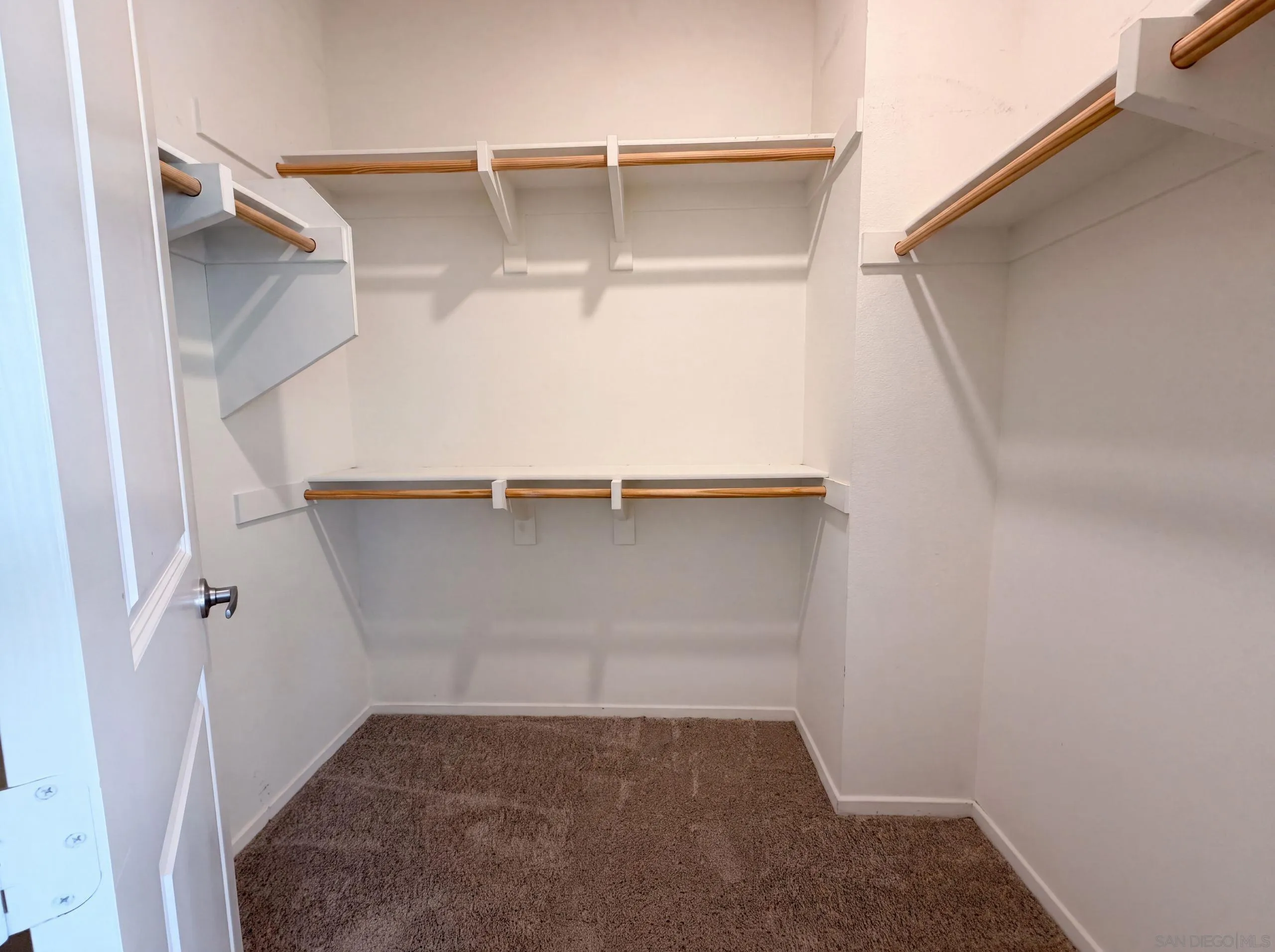 https://cdn.realtyfeed.com/cdn/127/260019815/97b8400d2cb8663474bf0448c962583a.webp