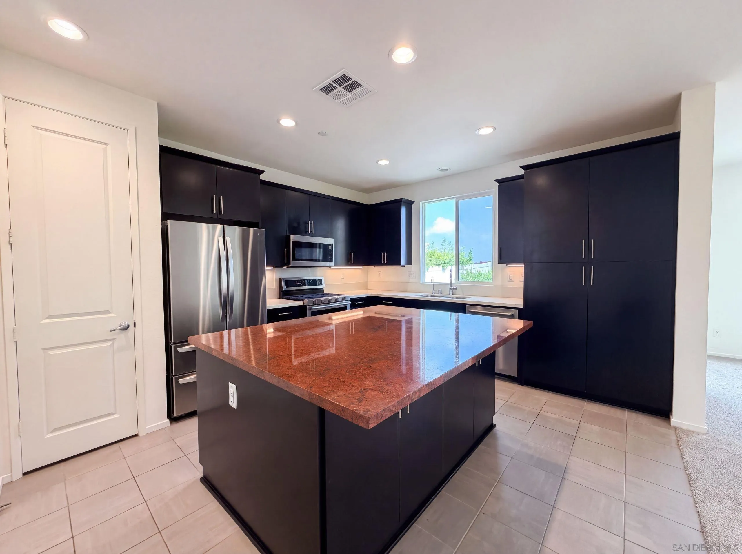 https://cdn.realtyfeed.com/cdn/127/260019815/9ced18905a2b284b4729c790a747e044.webp