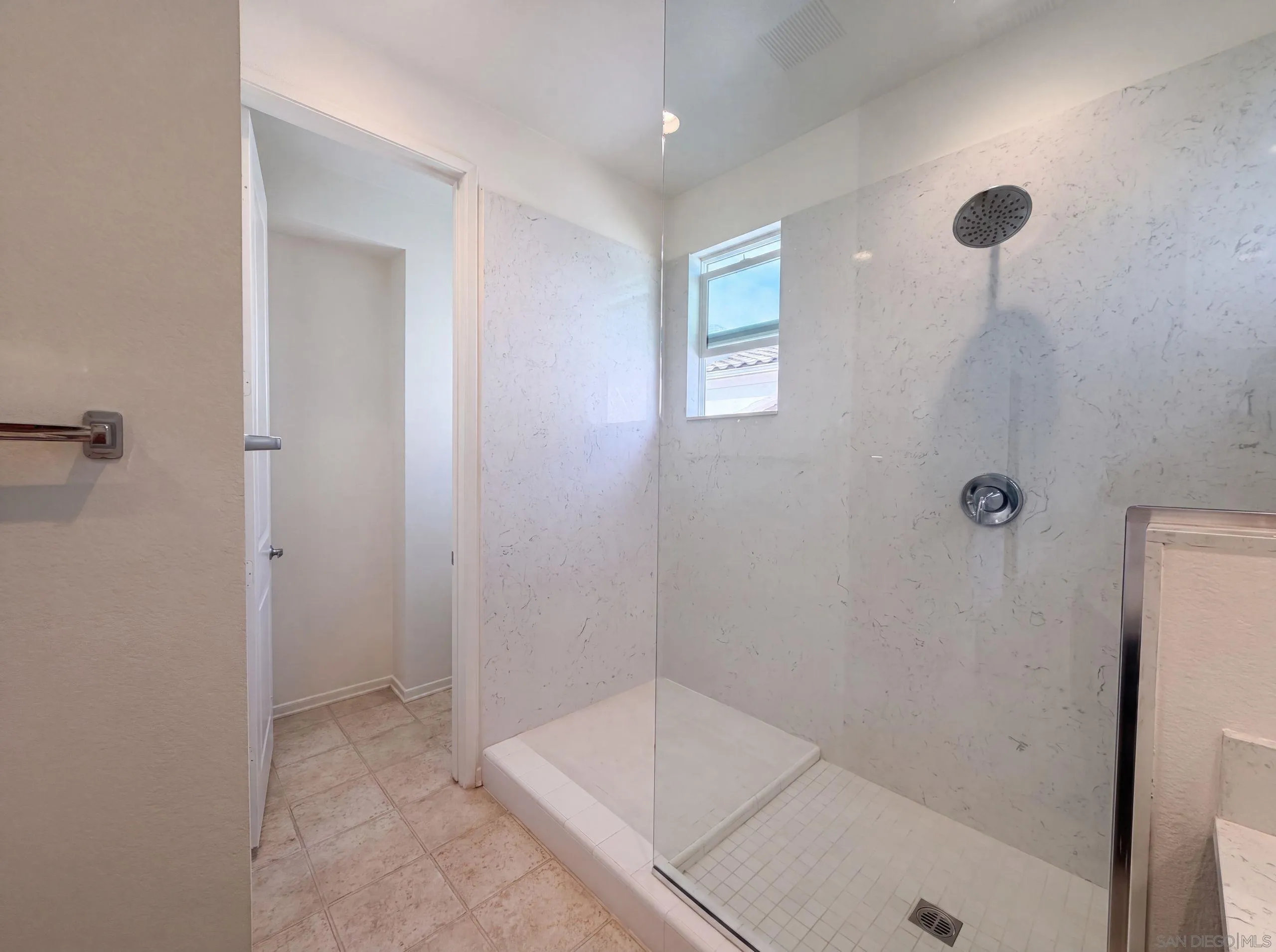 https://cdn.realtyfeed.com/cdn/127/260019815/a323af8f527736ffc8be2c6a62c3dbd1.webp