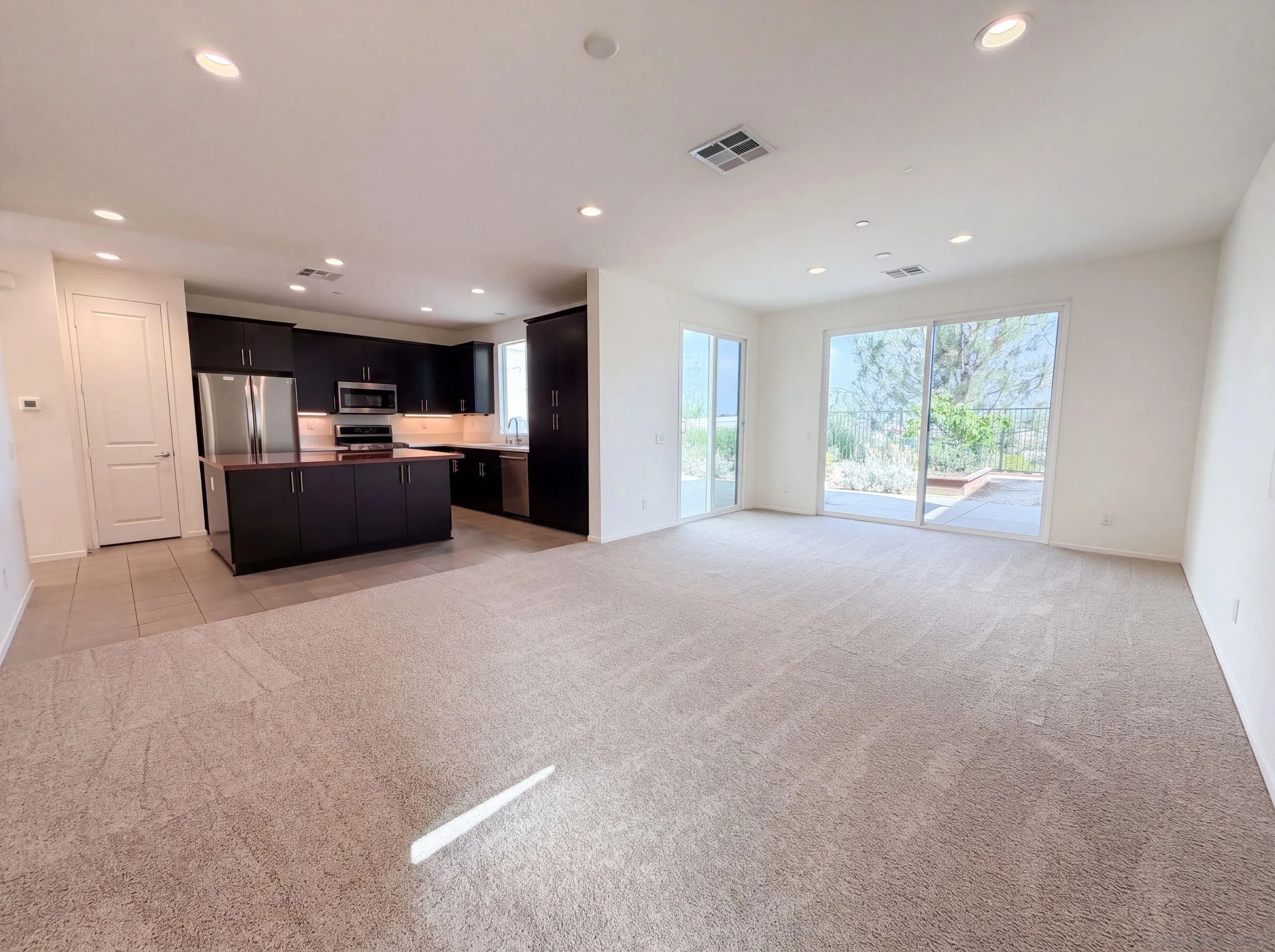https://cdn.realtyfeed.com/cdn/127/260019815/a65c962ea21f695492b38a8319dc3e83.webp