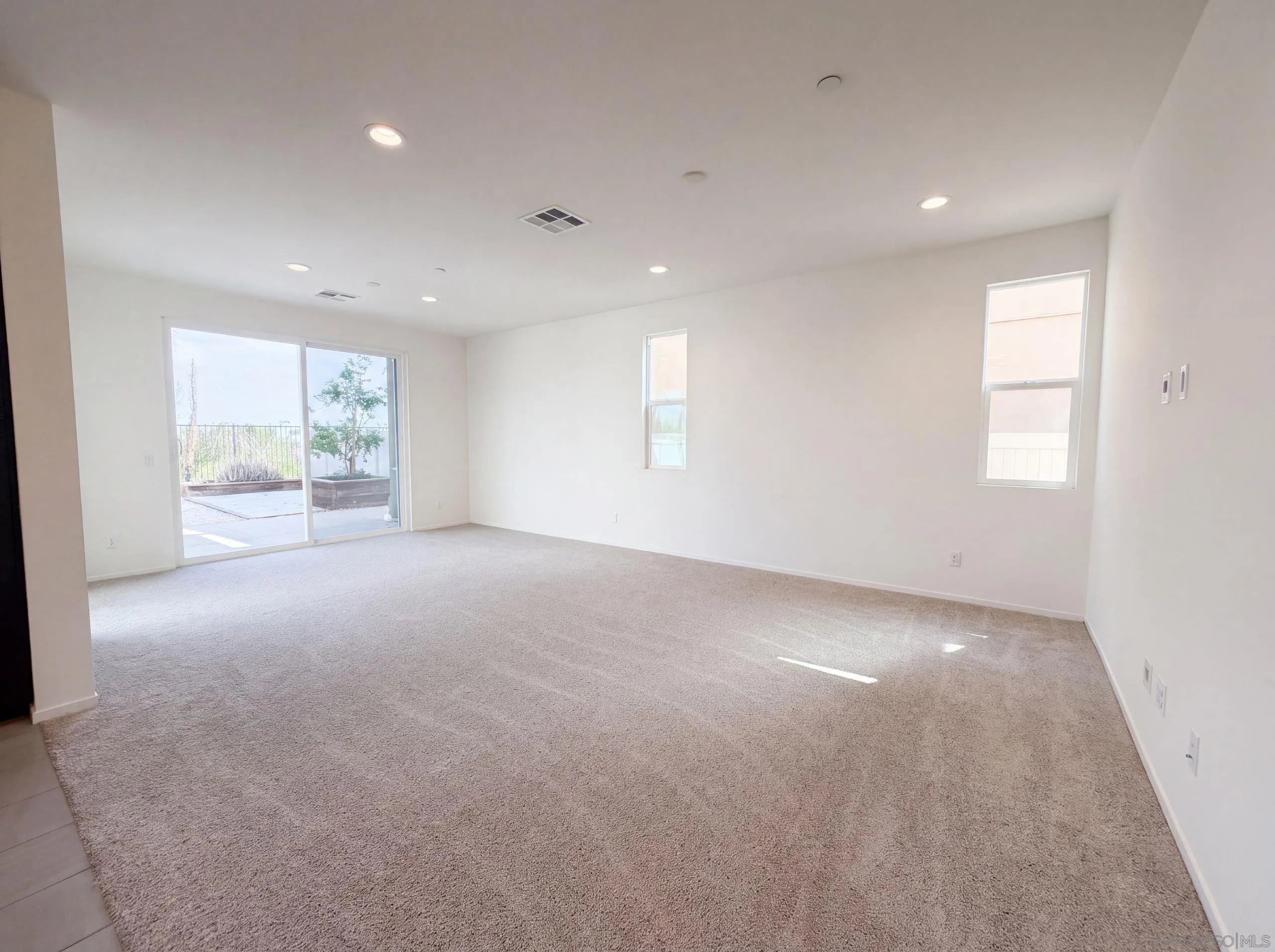 https://cdn.realtyfeed.com/cdn/127/260019815/c009b95f2411dd15411634f772f7c006.webp