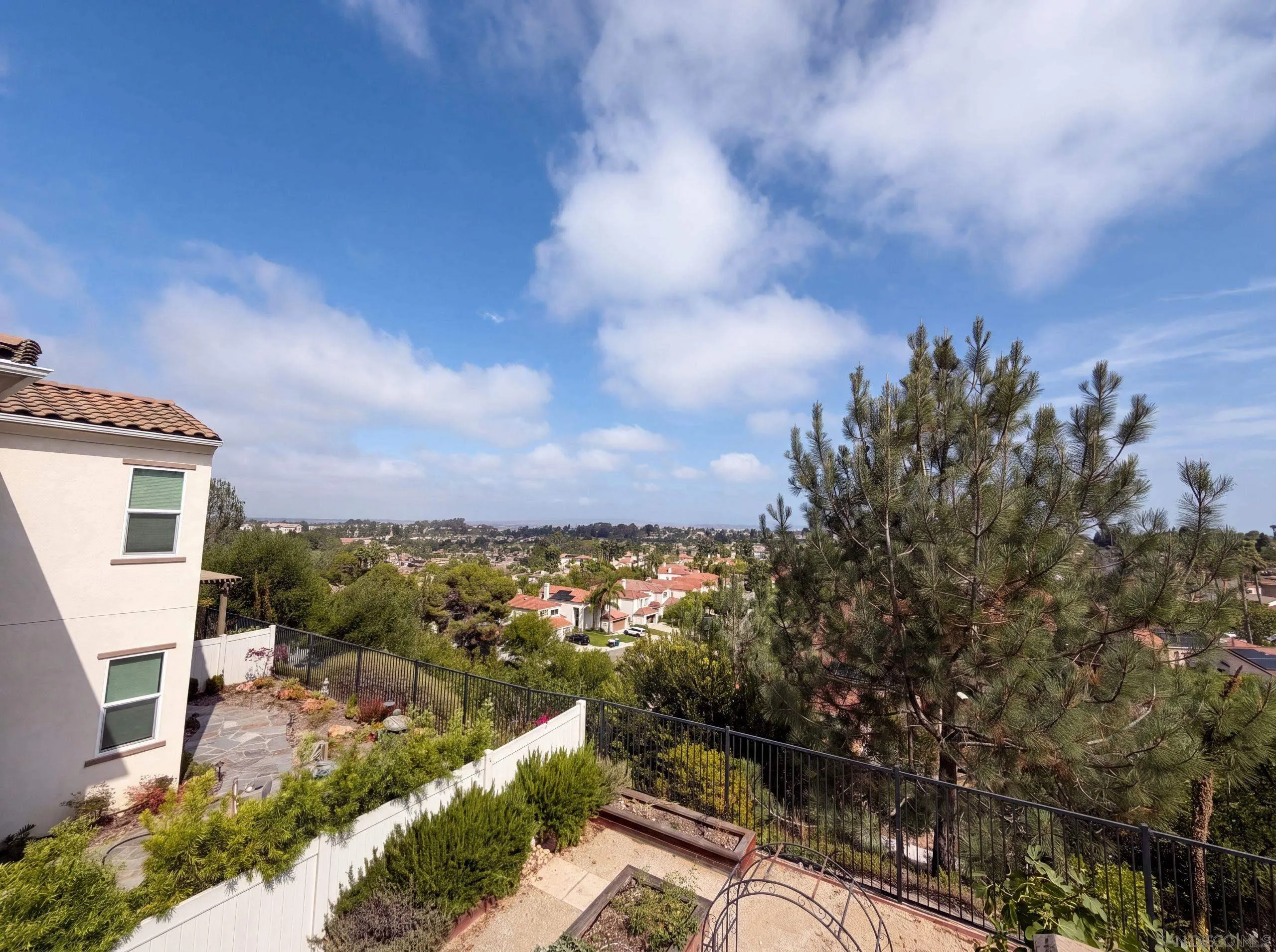 https://cdn.realtyfeed.com/cdn/127/260019815/d15afe930e348762ddf32ea84979283e.webp