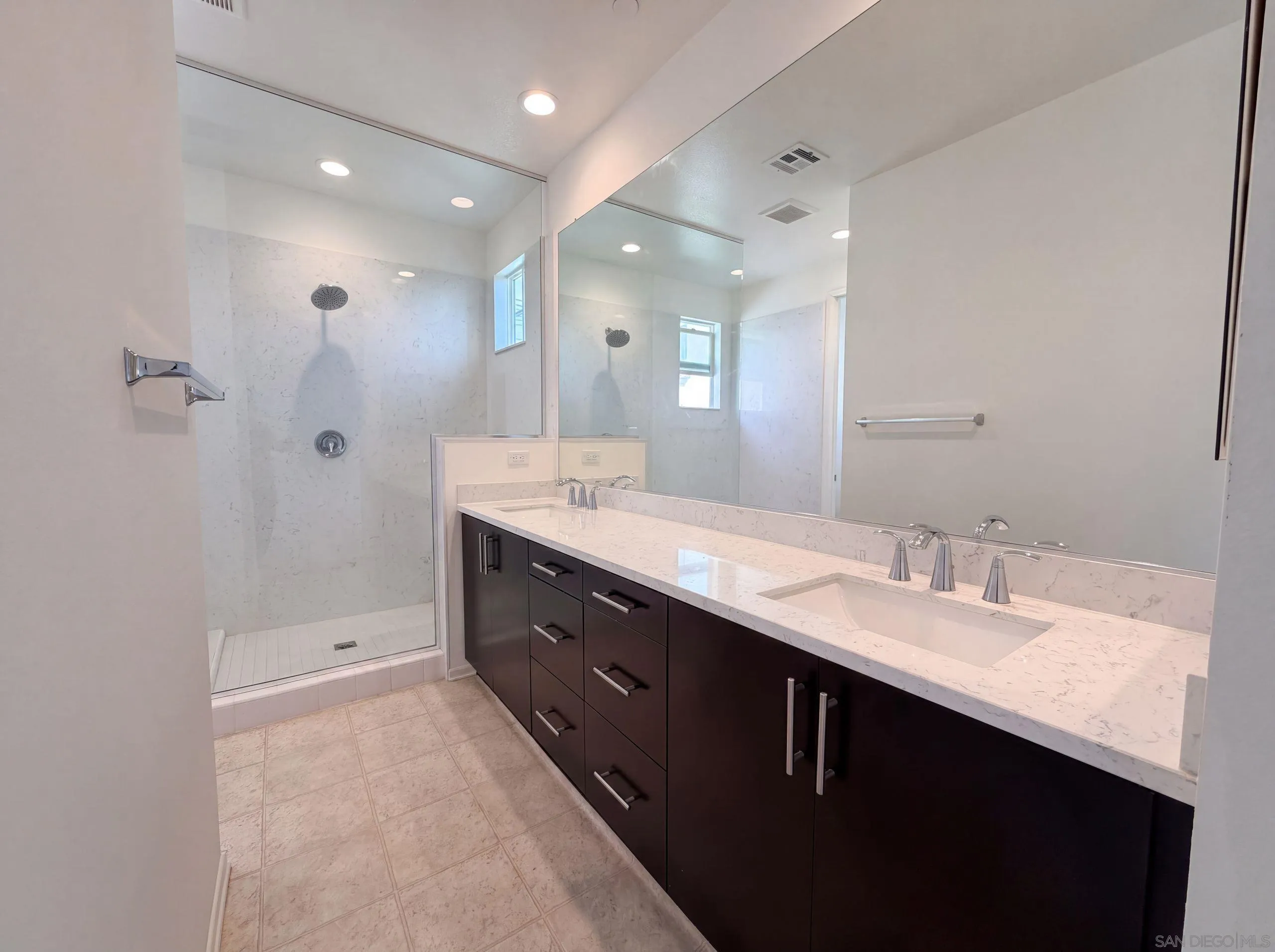 https://cdn.realtyfeed.com/cdn/127/260019815/e42d65da8f8d741a50545fef837363db.webp