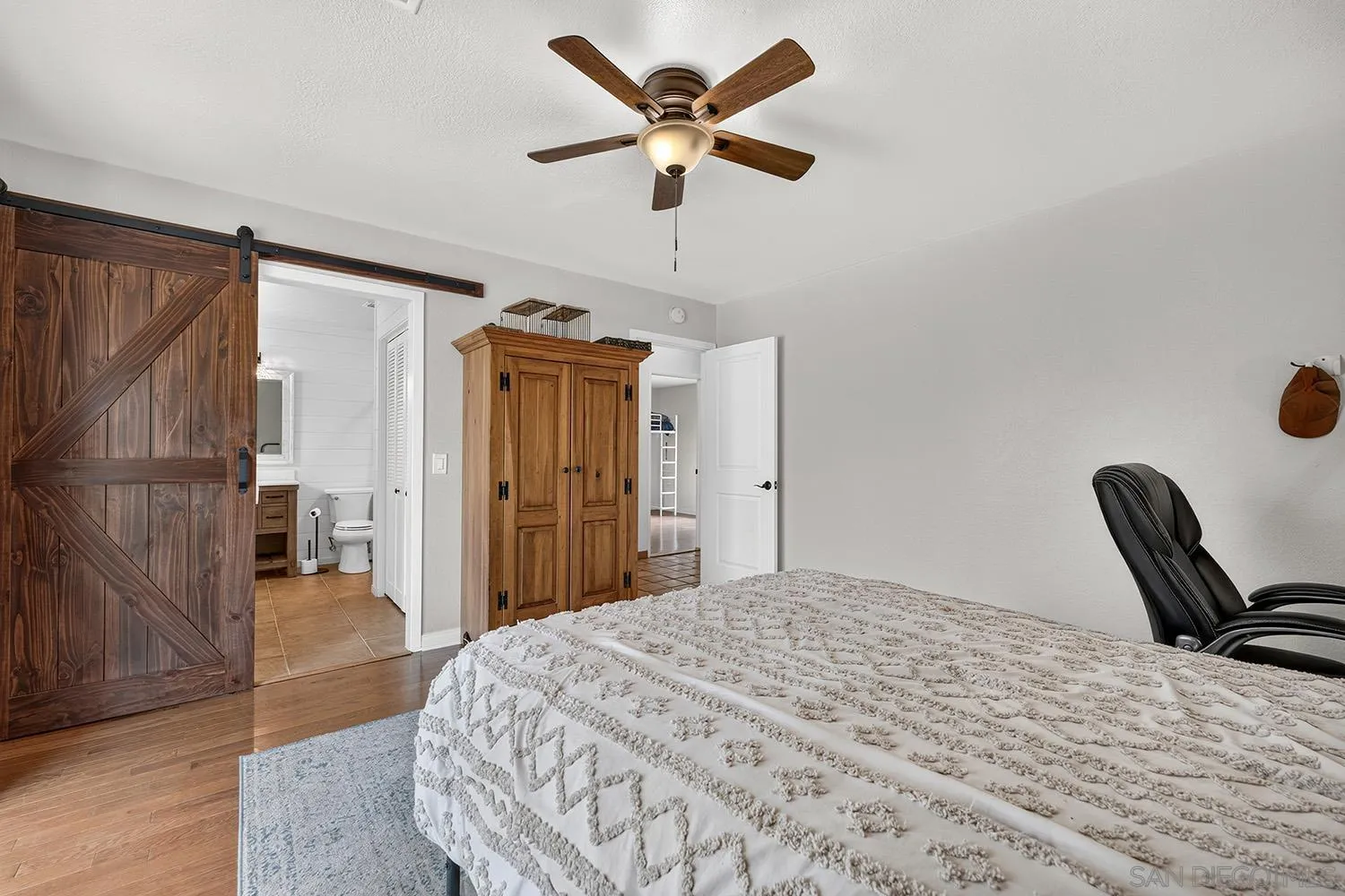 https://cdn.realtyfeed.com/cdn/127/260019819/220b7ae6b0c40e71ff3223275300f963.webp