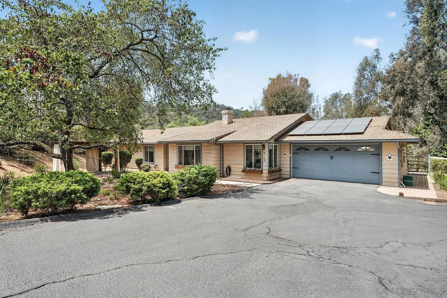 https://cdn.realtyfeed.com/cdn/127/260019819/416f959d7a4639ecb2822f9d8bc2a6ef.webp