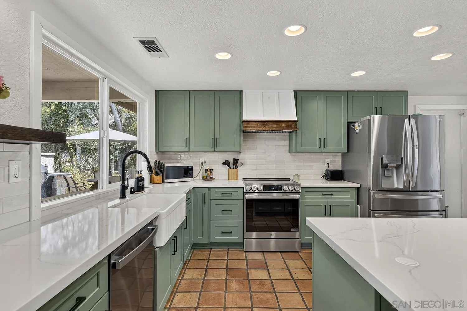 https://cdn.realtyfeed.com/cdn/127/260019819/5b9489a7ddc1d97d048256f86ca07161.webp