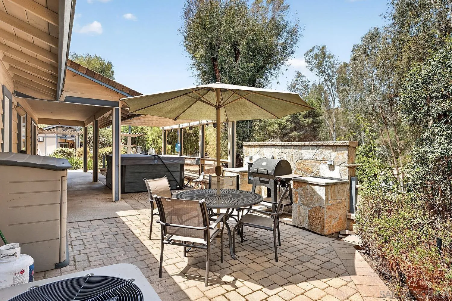 https://cdn.realtyfeed.com/cdn/127/260019819/6c4d38c1d1350e5935d35d6b6ccacdf7.webp