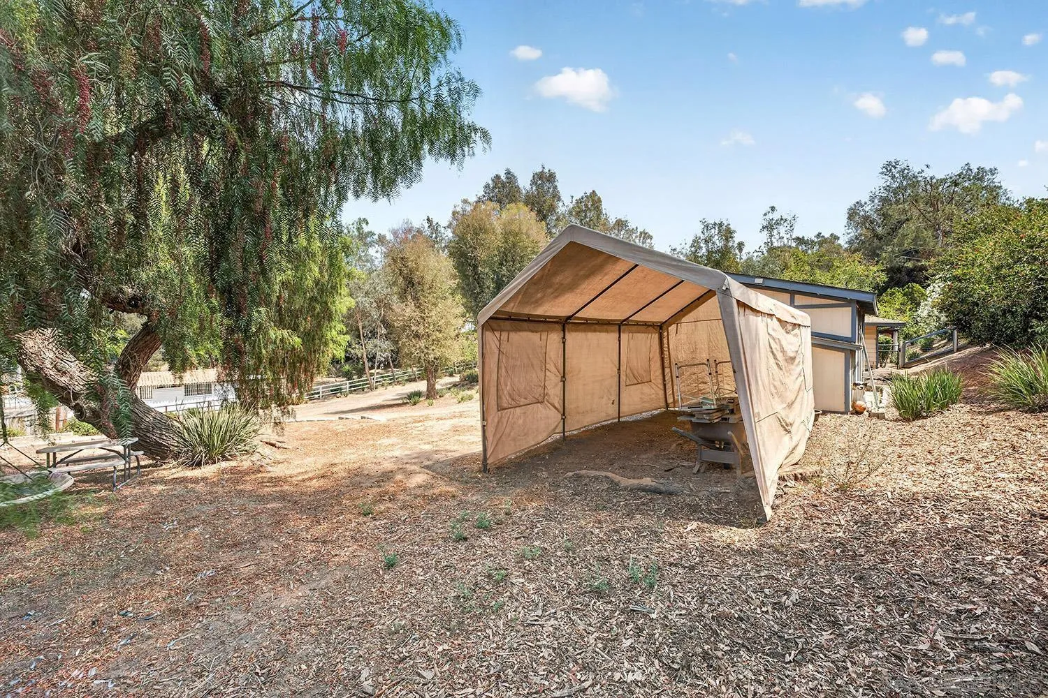 https://cdn.realtyfeed.com/cdn/127/260019819/74b13d58f1ff4009161a298d79658dbc.webp