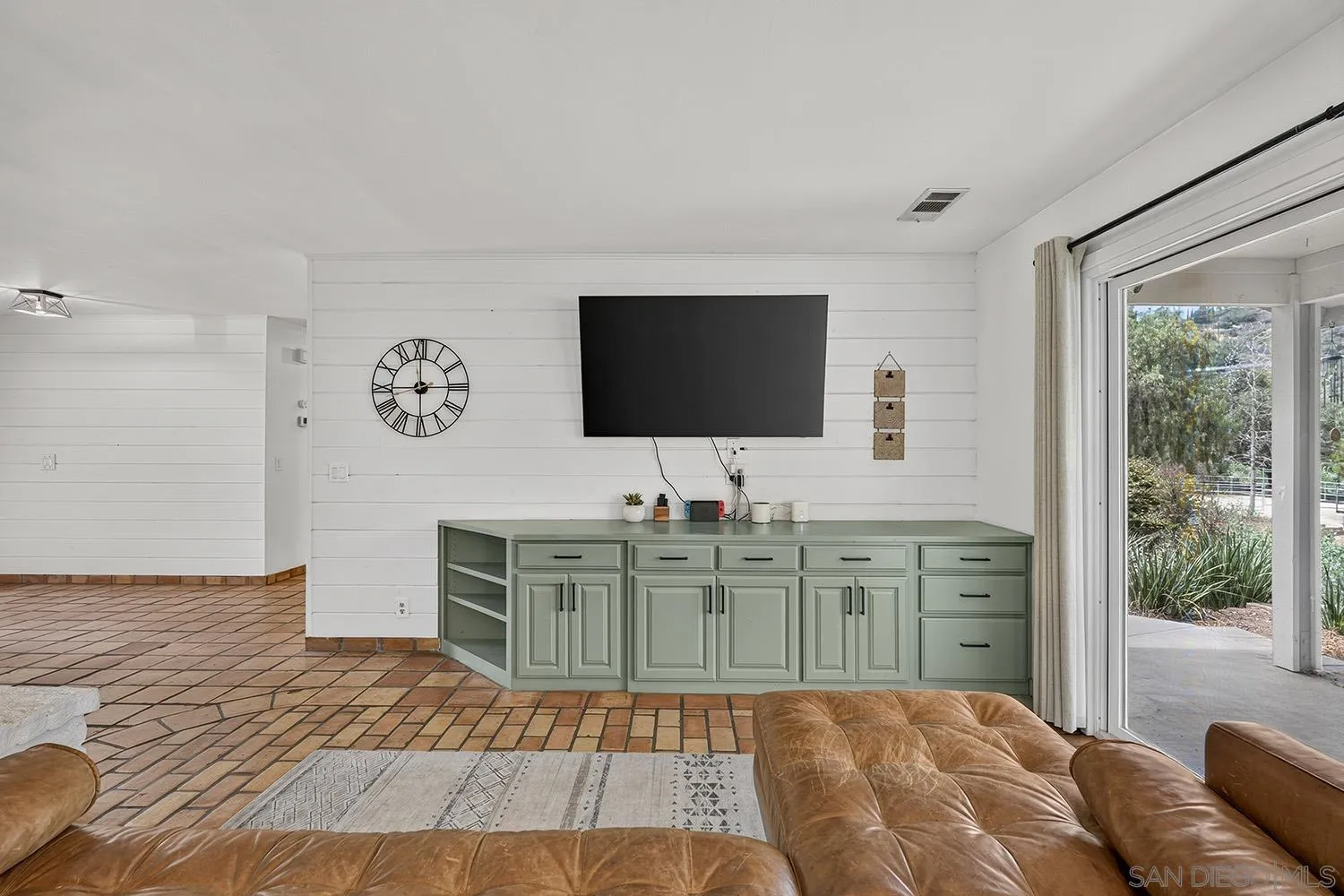https://cdn.realtyfeed.com/cdn/127/260019819/79844f3f2812fefd6c10bced339e4cc6.webp