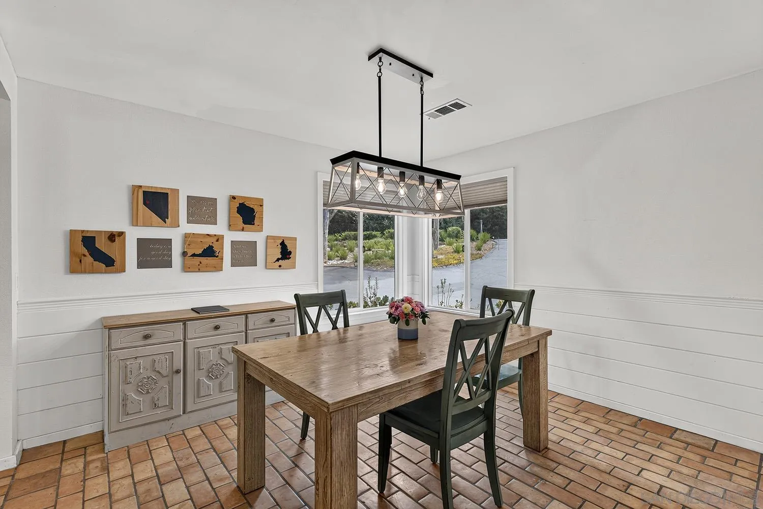 https://cdn.realtyfeed.com/cdn/127/260019819/a82f7f9049d425247c1242e4d4f40324.webp