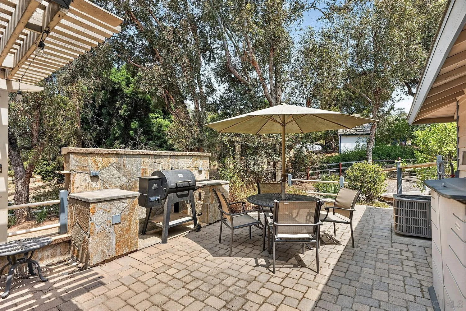 https://cdn.realtyfeed.com/cdn/127/260019819/a8836210f5beb3a3725f7ebaf53bb73c.webp