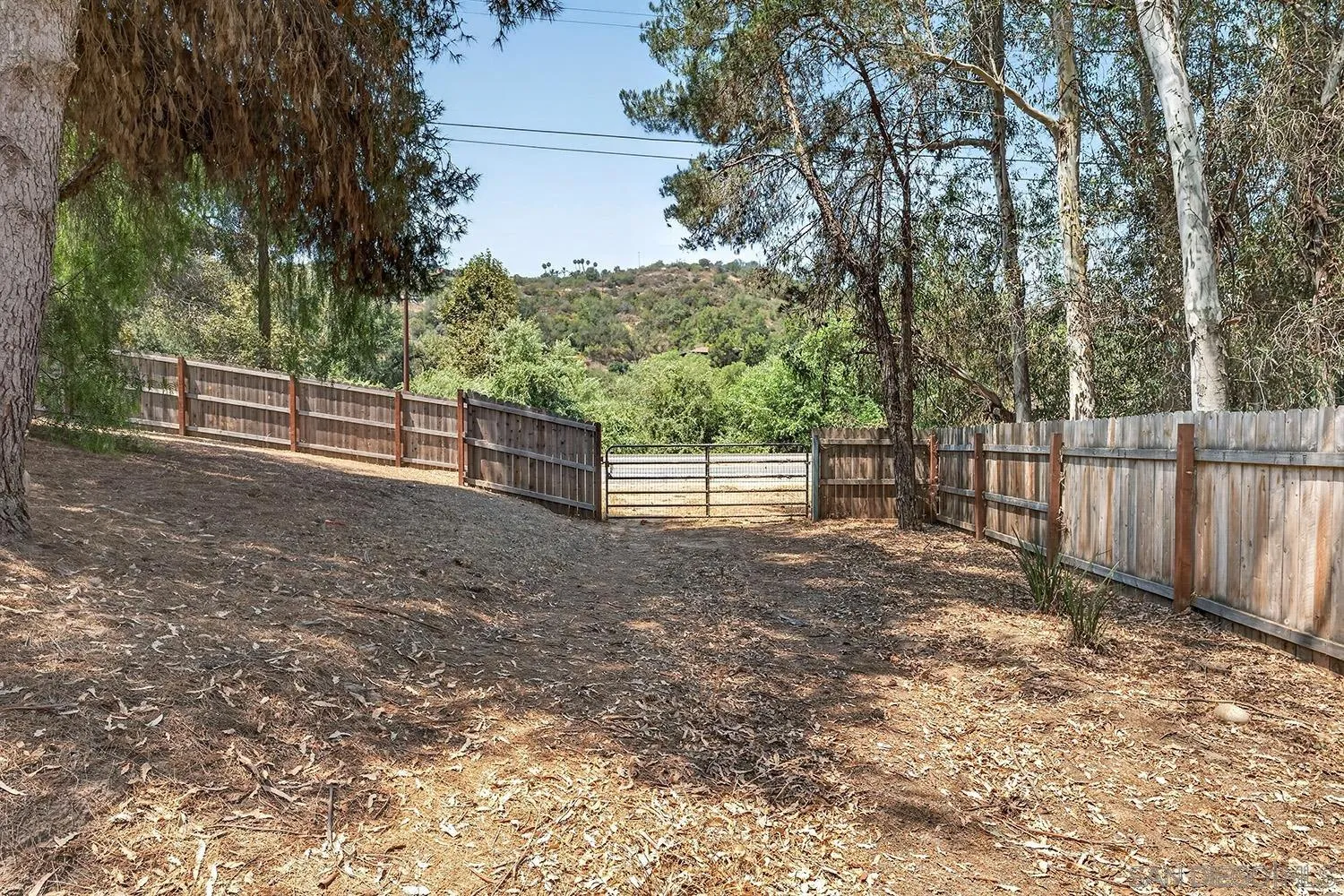 https://cdn.realtyfeed.com/cdn/127/260019819/bec73c87d6ac22a7414c1dd804568b56.webp