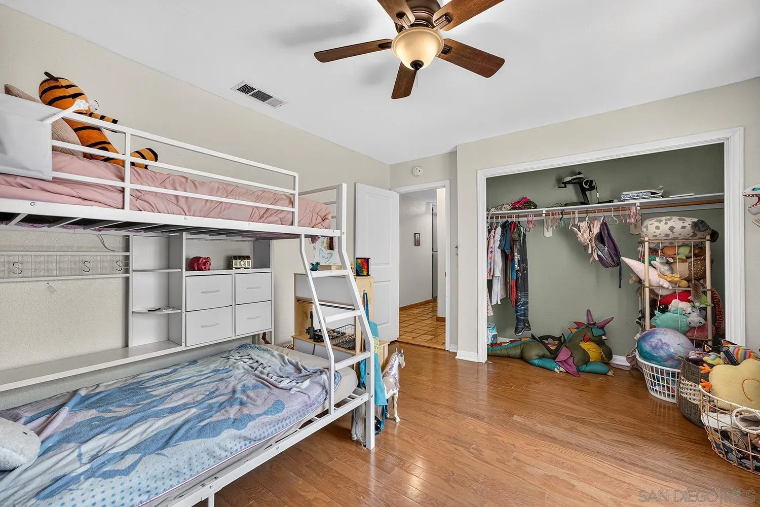 https://cdn.realtyfeed.com/cdn/127/260019819/e42e48e0007f8774c5ff0361ee0e40a8.webp
