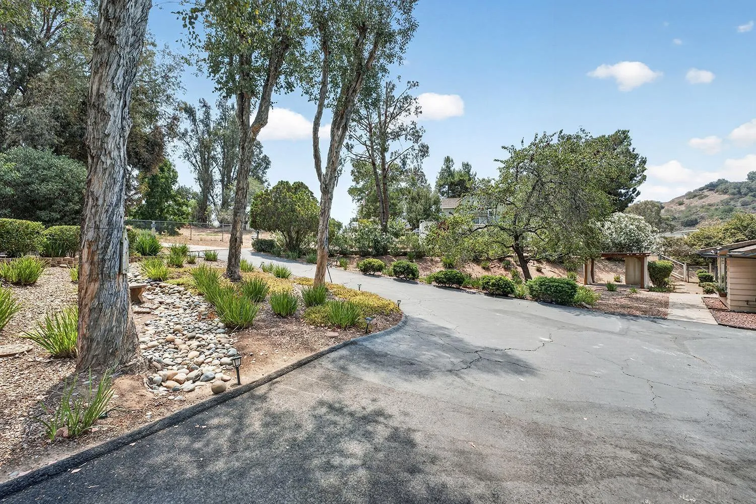 https://cdn.realtyfeed.com/cdn/127/260019819/e776ffe00b5ac8de20de18fae266741d.webp