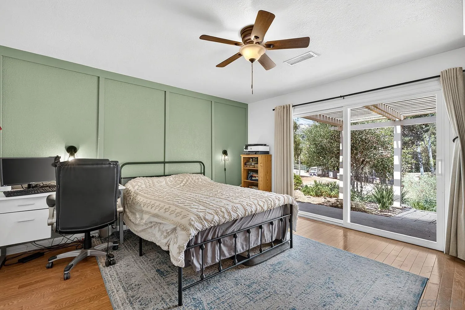 https://cdn.realtyfeed.com/cdn/127/260019819/ea2103101abc79de3b957757b8430ec0.webp