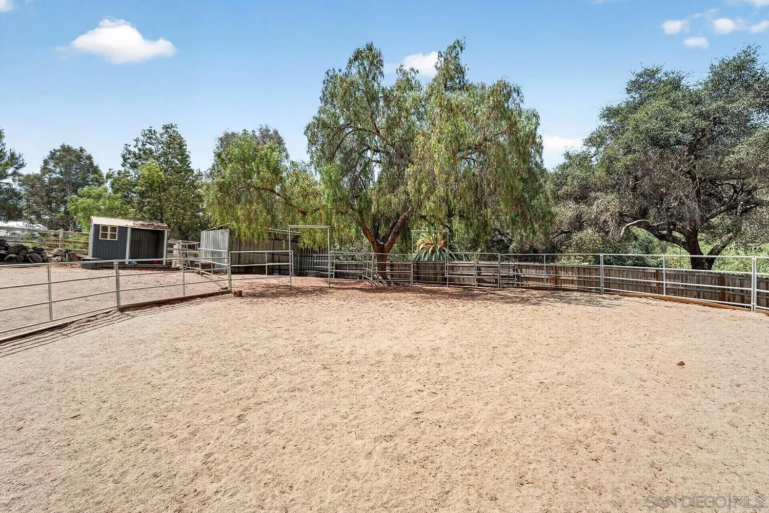 https://cdn.realtyfeed.com/cdn/127/260019819/eb5d14322e79fdc2837e61cca7dcd68f.webp