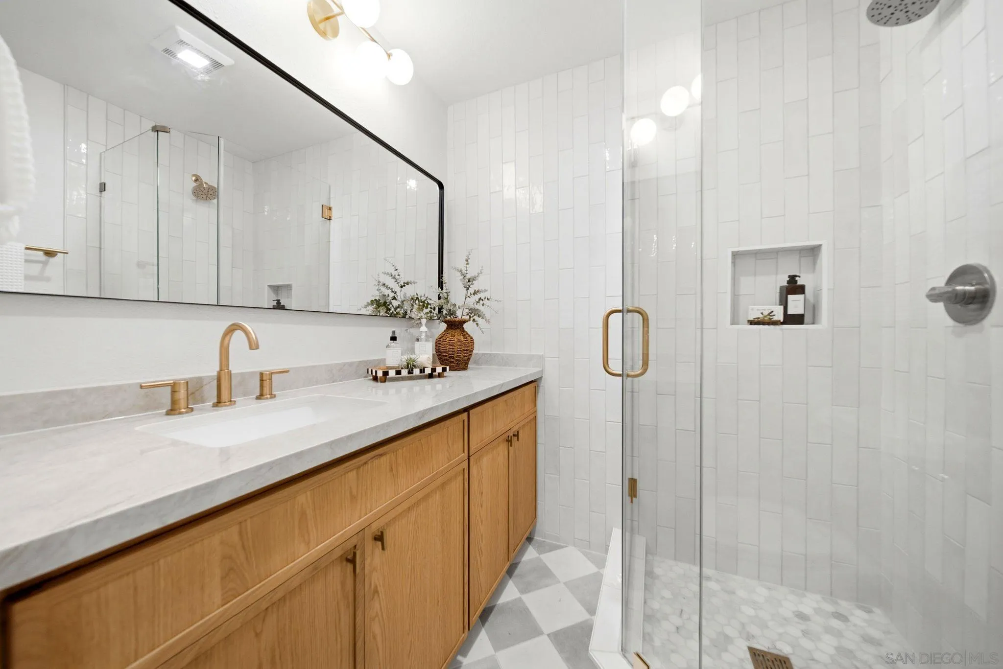 Photo #5: 260019823 Listing: Photo #5