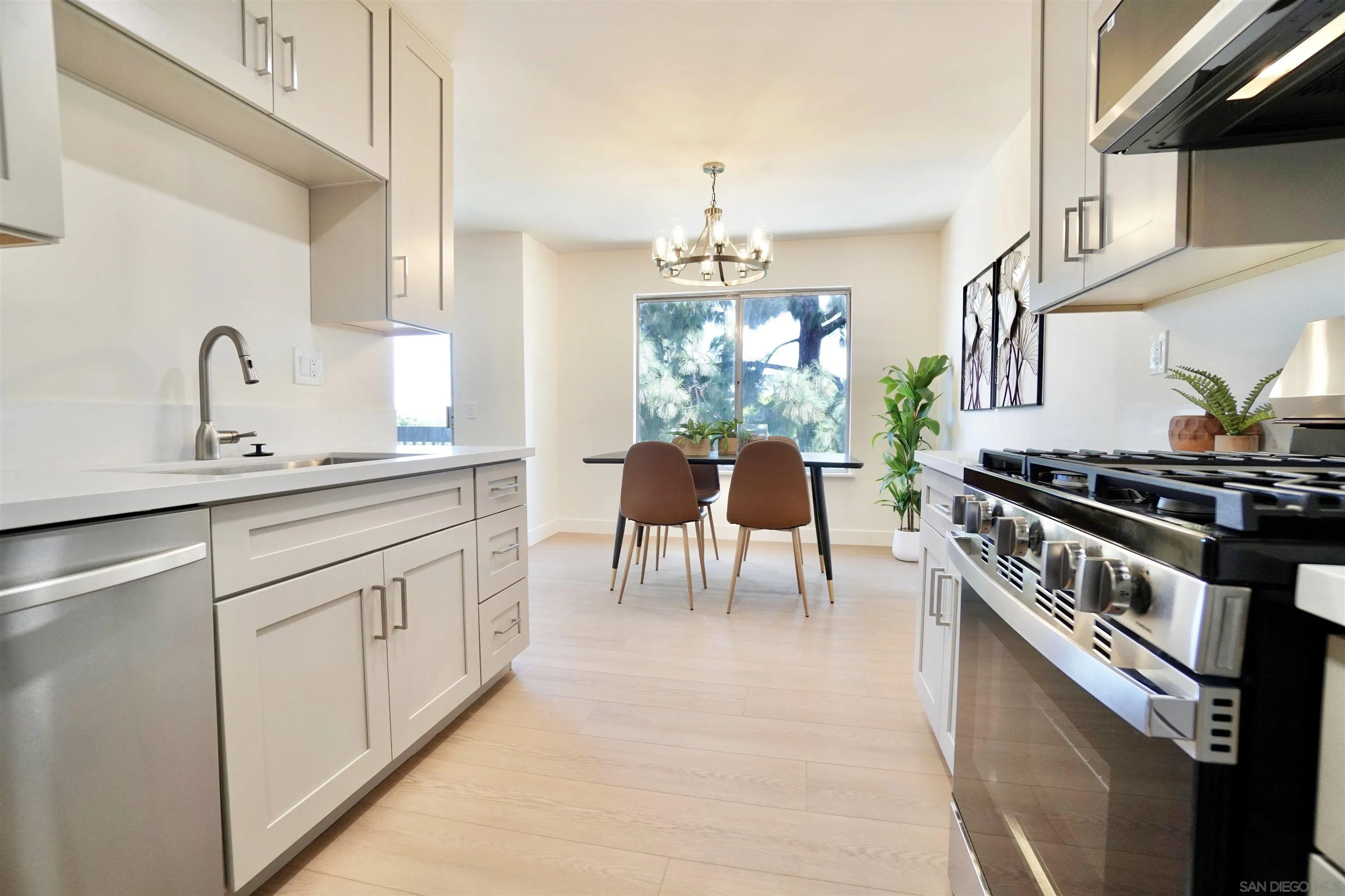 https://cdn.realtyfeed.com/cdn/127/260019824/0b16a9d34f3c0a6e68e9824df699ccc8.webp