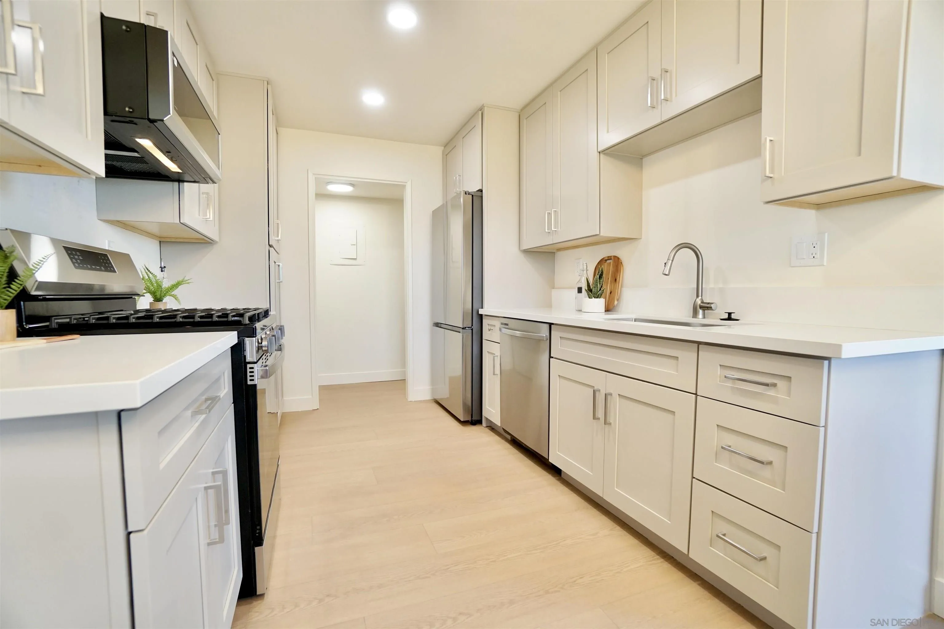 https://cdn.realtyfeed.com/cdn/127/260019824/38f03210f4dc4e3527b8b72e7fc74fd1.webp