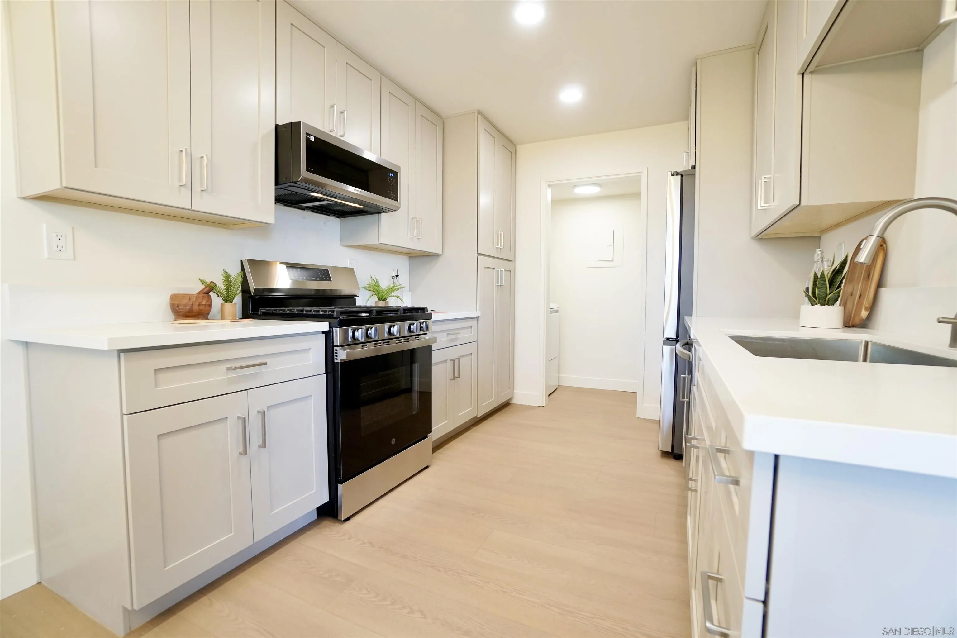 https://cdn.realtyfeed.com/cdn/127/260019824/cf17263dc42077d5d7f6b9d1f43c54ba.webp
