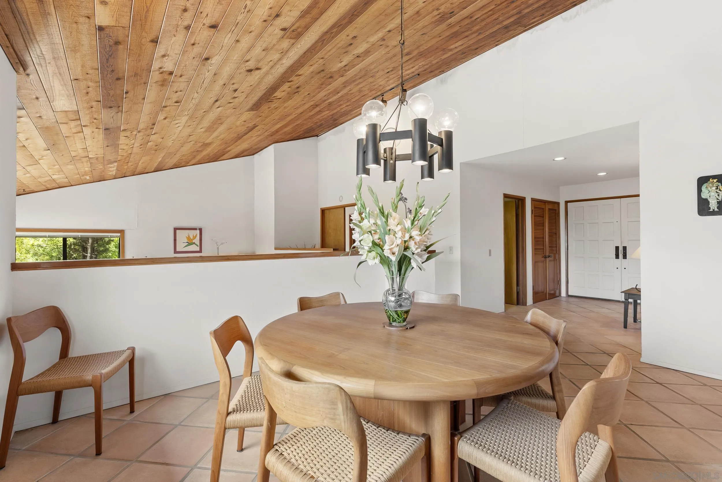https://cdn.realtyfeed.com/cdn/127/260019829/27cb8d8f7743a3352574b24403335db3.webp