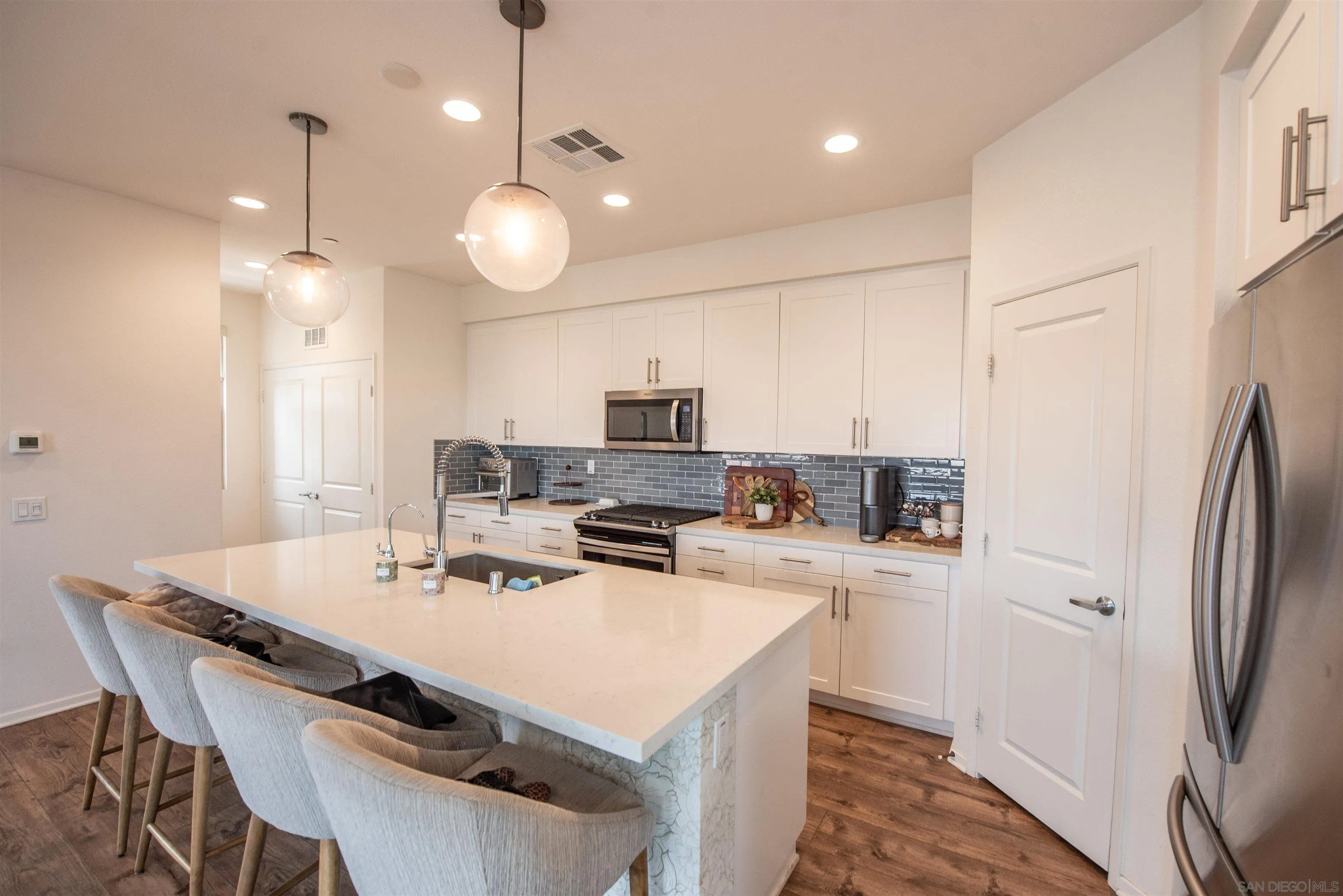 https://cdn.realtyfeed.com/cdn/127/260019830/13ab313753553ee798891dfdfd1edf1c.webp