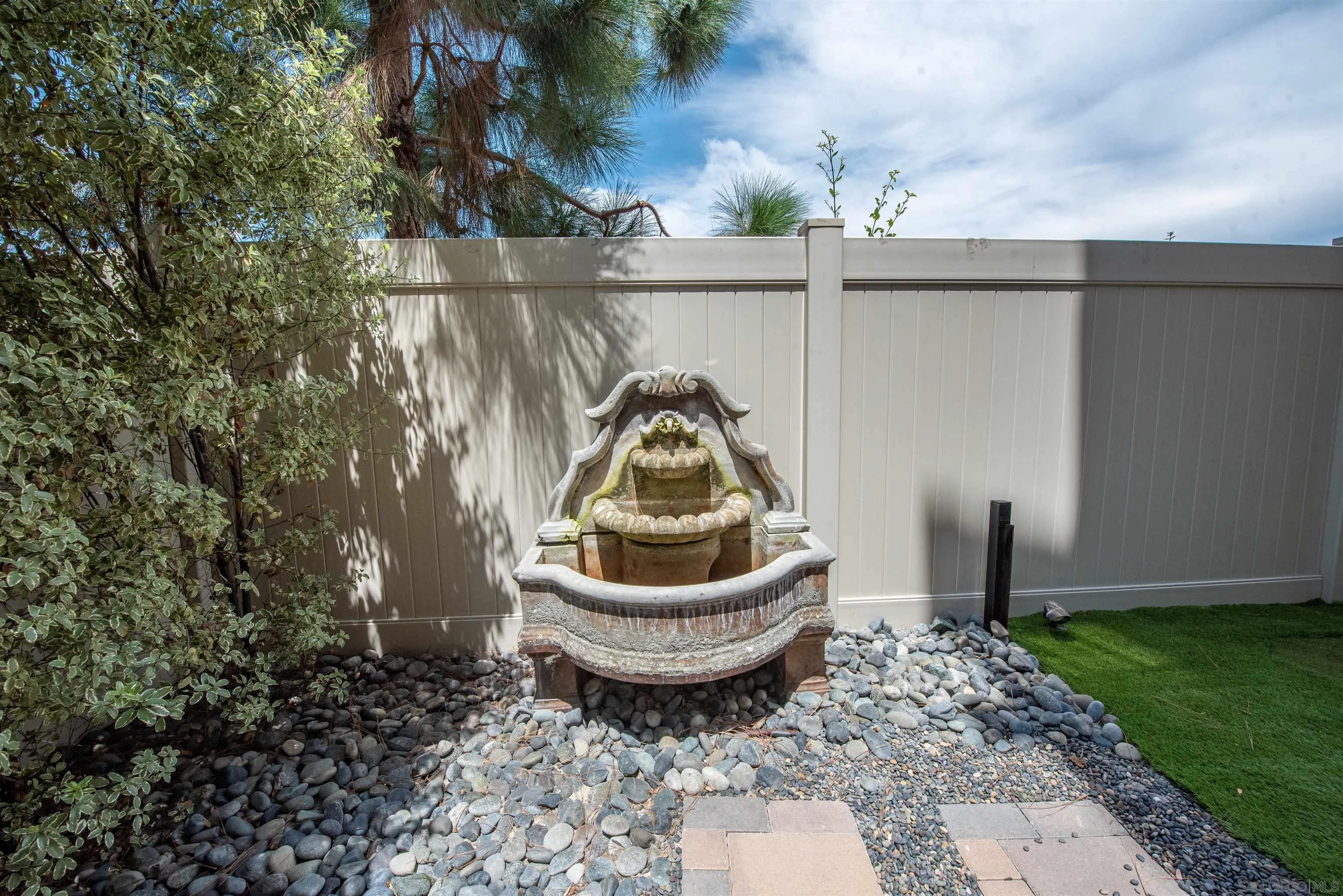 https://cdn.realtyfeed.com/cdn/127/260019830/143d2ae53d670375300062c338a0b5a7.webp