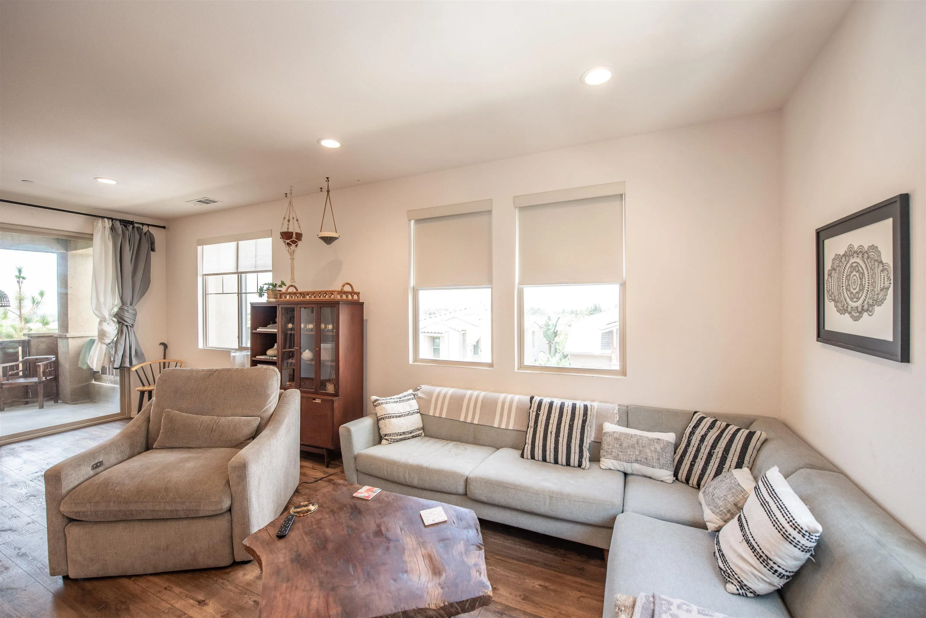 https://cdn.realtyfeed.com/cdn/127/260019830/2d3cd2b8d02246c5106aee5e3be348e9.webp