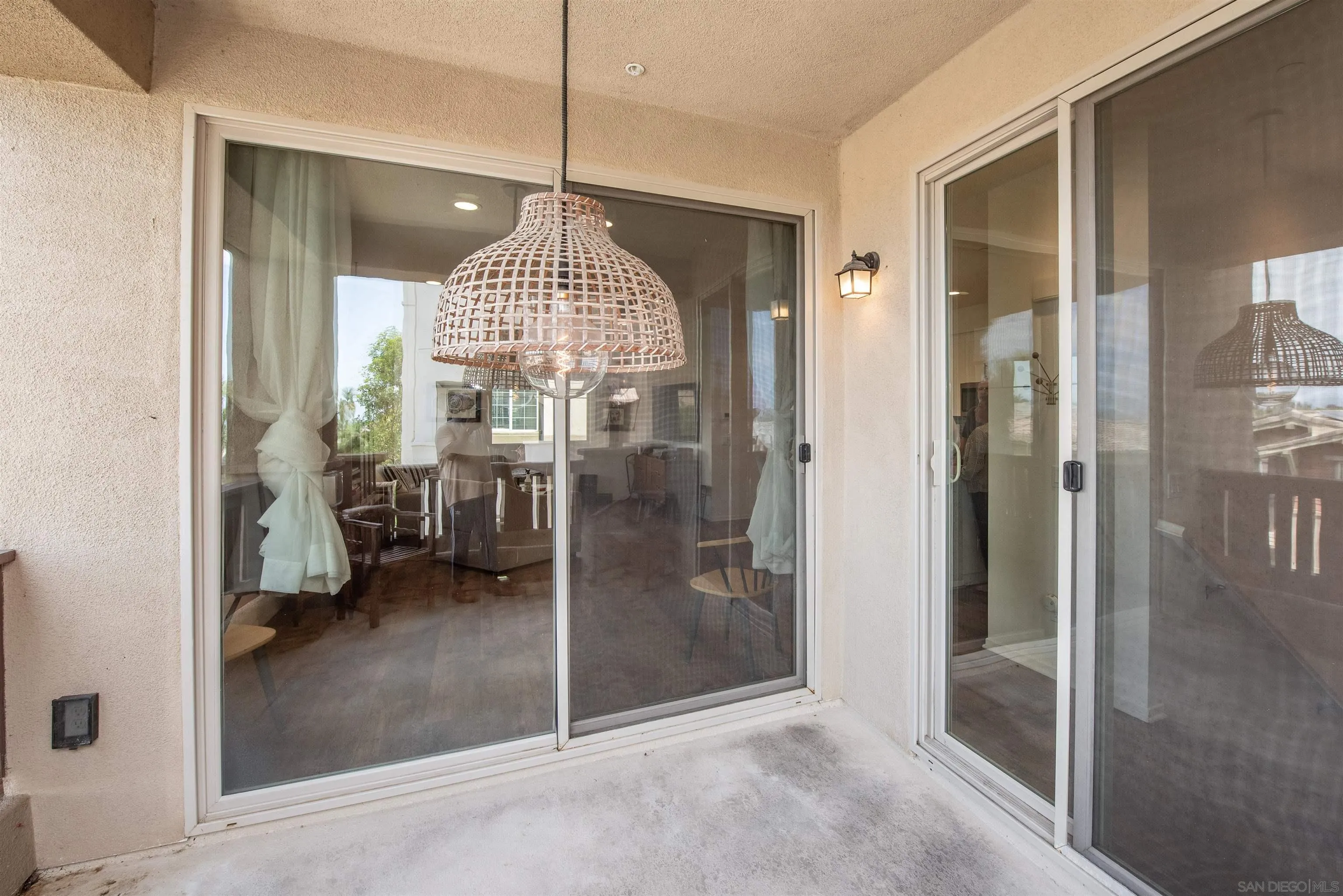 https://cdn.realtyfeed.com/cdn/127/260019830/61d7f62e6f5dbe27a13380bbeff9a2a5.webp