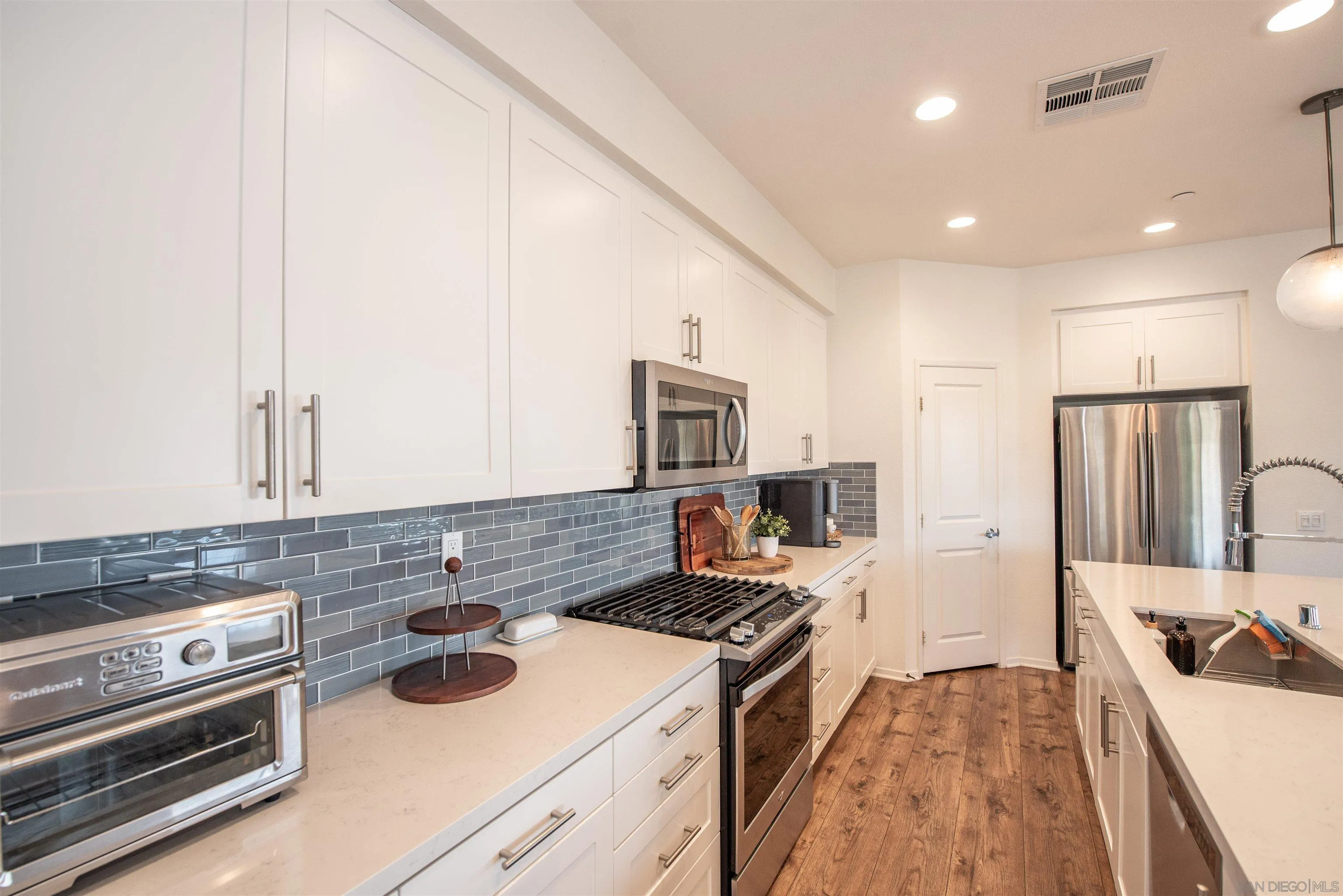 https://cdn.realtyfeed.com/cdn/127/260019830/ab6f59c986480d9fb76ff1037622aad6.webp