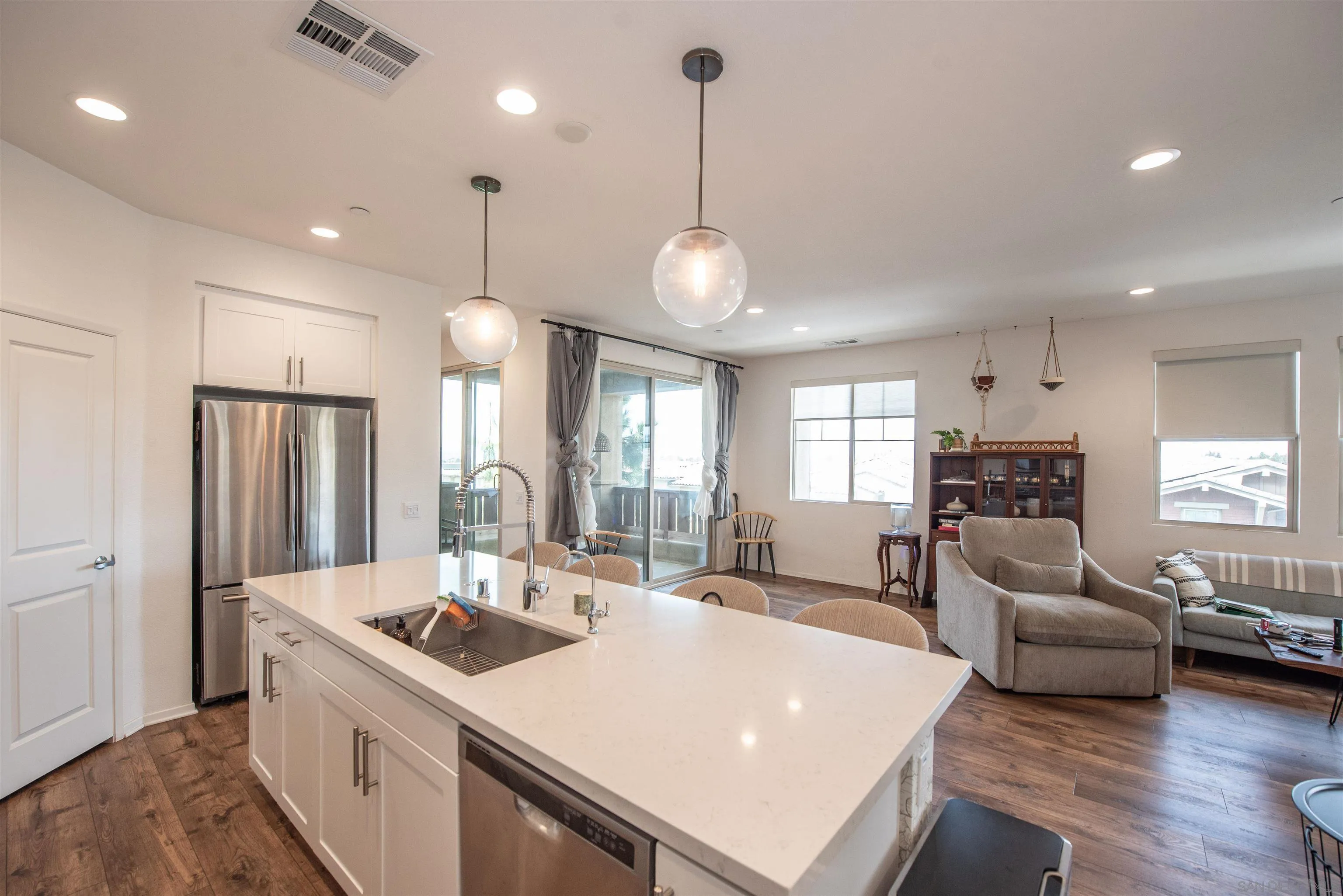 https://cdn.realtyfeed.com/cdn/127/260019830/ae0e680bab64f258d61d1e277de75a2b.webp