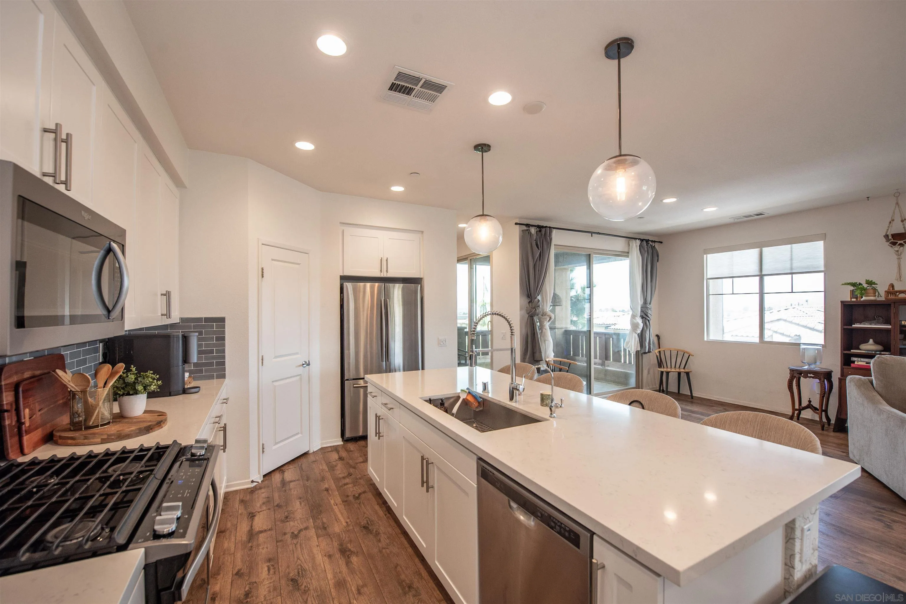 https://cdn.realtyfeed.com/cdn/127/260019830/cef154dabb3c5d6d6f8f25651e1afa48.webp