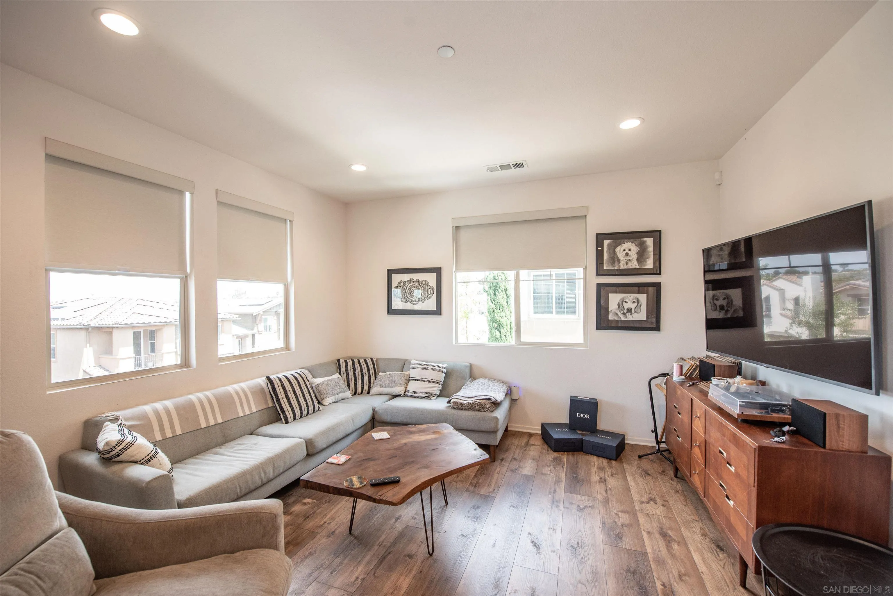 https://cdn.realtyfeed.com/cdn/127/260019830/fd2246fdb34eb7c10e299cb66316c437.webp
