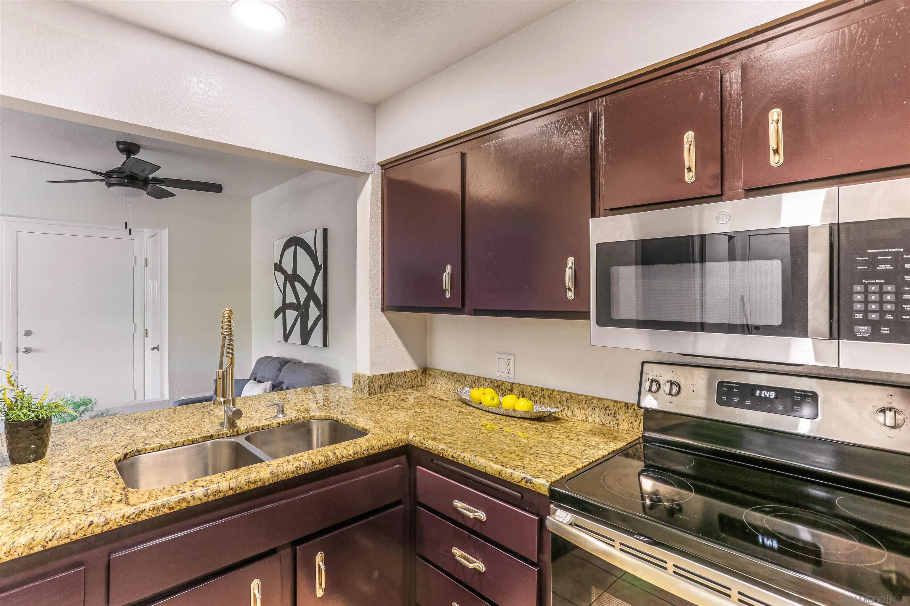 Photo #9: 260019831 Listing: Photo #9