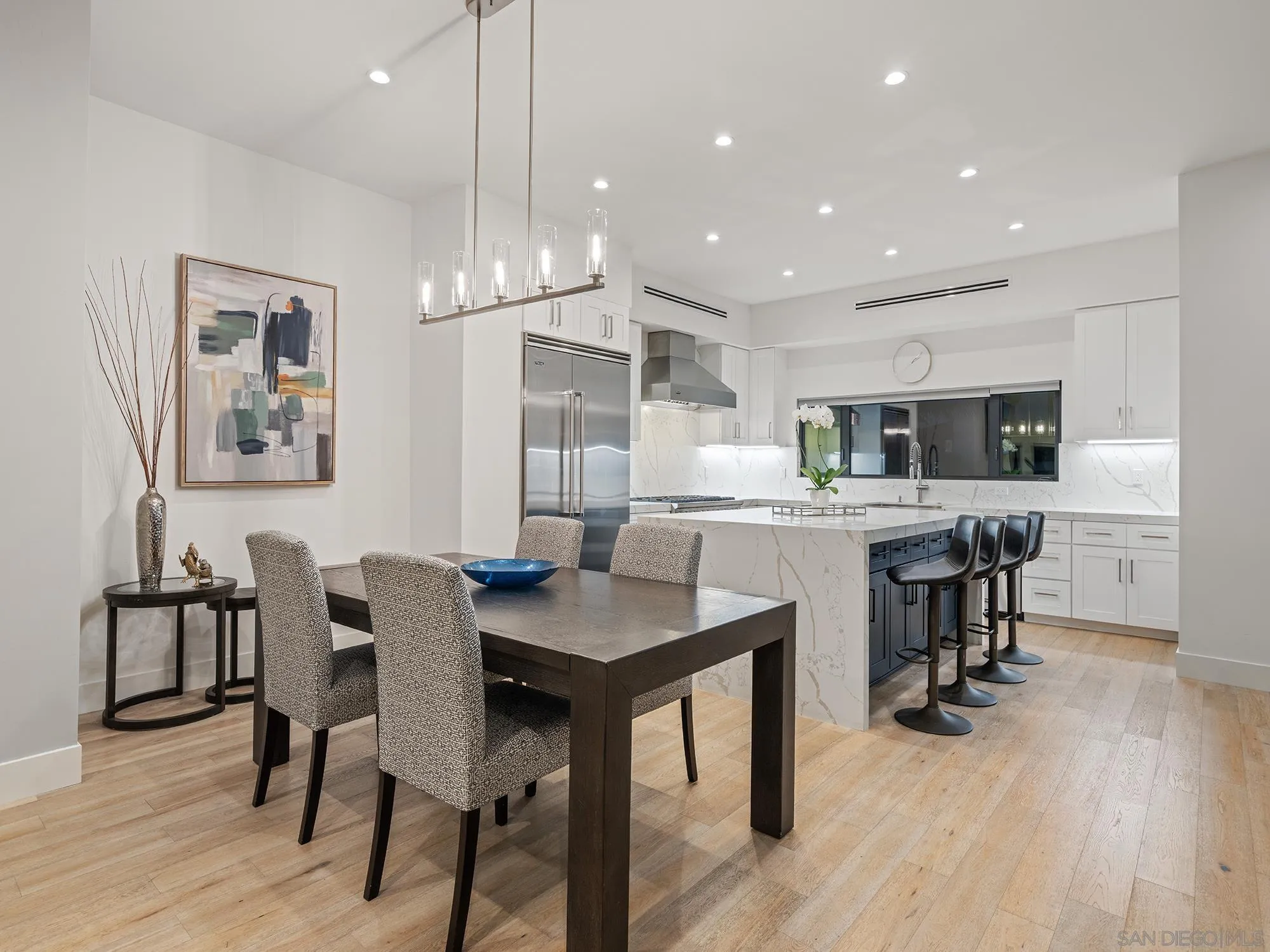 https://cdn.realtyfeed.com/cdn/127/260019832/2ad3f94399e2583f7f2bdef9facdb75f.webp