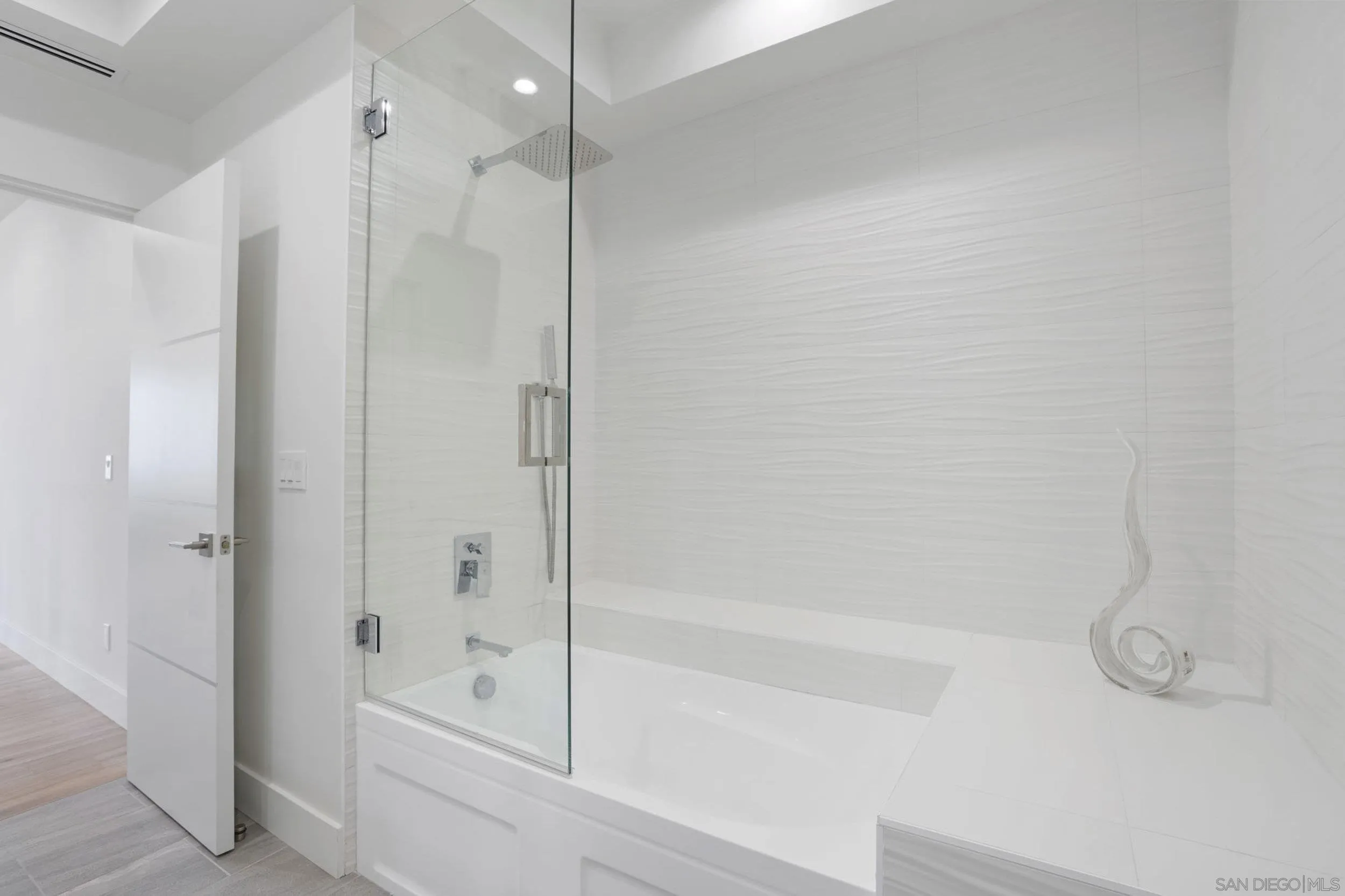 https://cdn.realtyfeed.com/cdn/127/260019832/2f4eae174eef3080dad9c33244a04cc5.webp