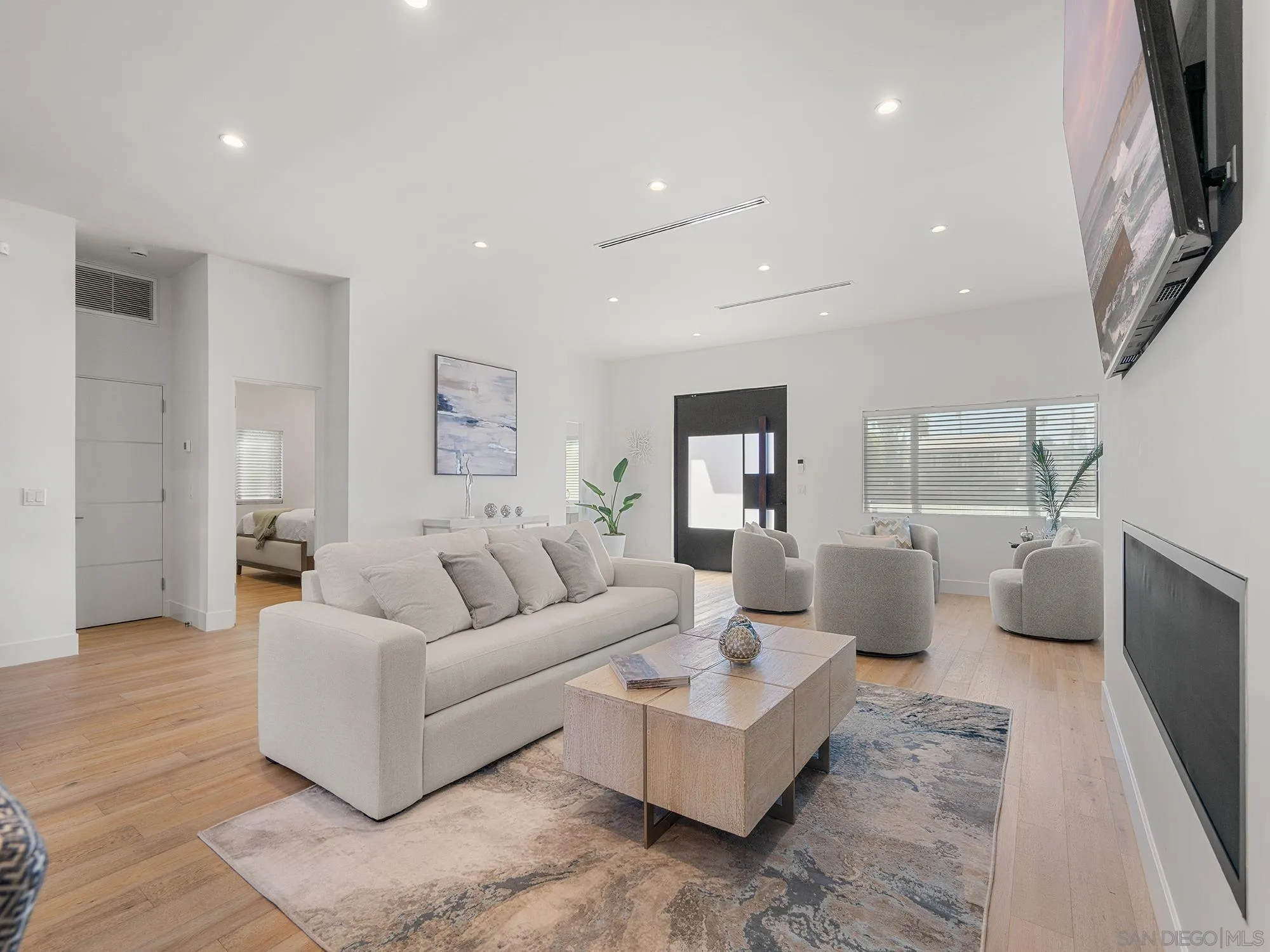 https://cdn.realtyfeed.com/cdn/127/260019832/66a1c48c08741a655a718be6d3c74306.webp