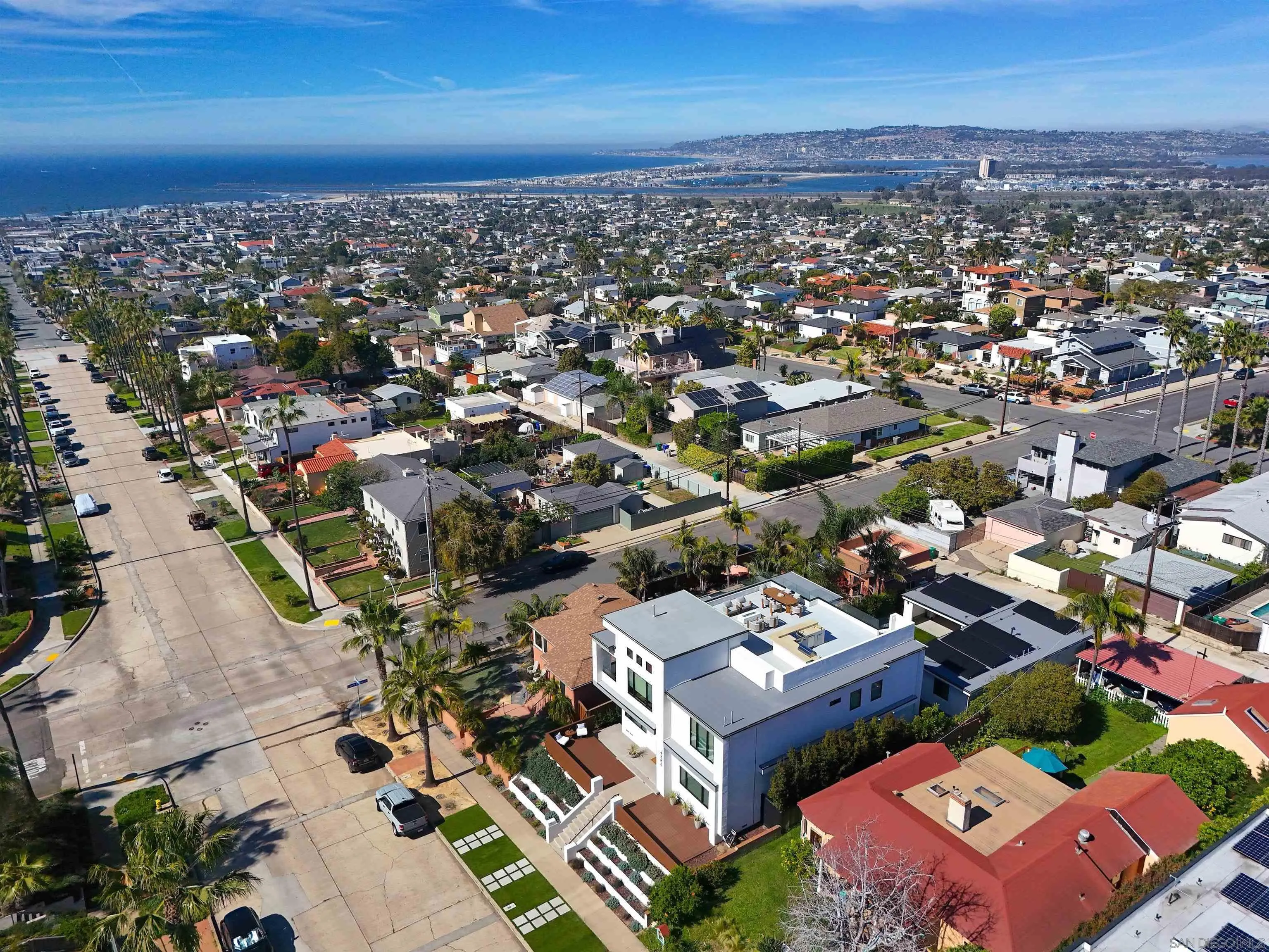 https://cdn.realtyfeed.com/cdn/127/260019832/79154aad36fa387c308e2ce76047838e.webp