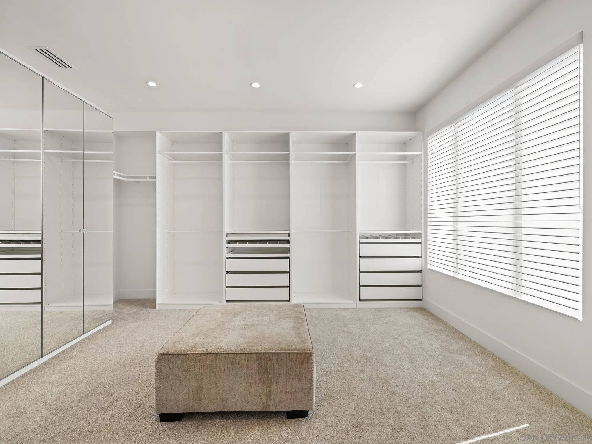 https://cdn.realtyfeed.com/cdn/127/260019832/aab785e4185418e043df9f5200a28f7b.webp