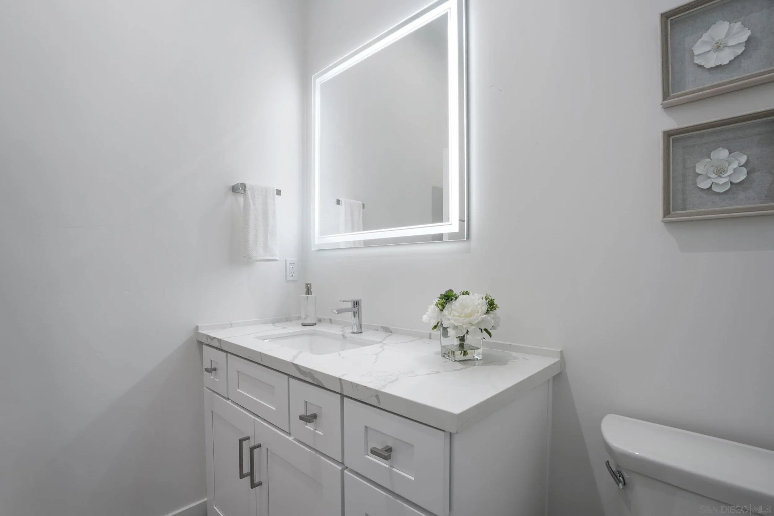 https://cdn.realtyfeed.com/cdn/127/260019832/cd2ff81b25c4a6f707eb0f1cff158eec.webp