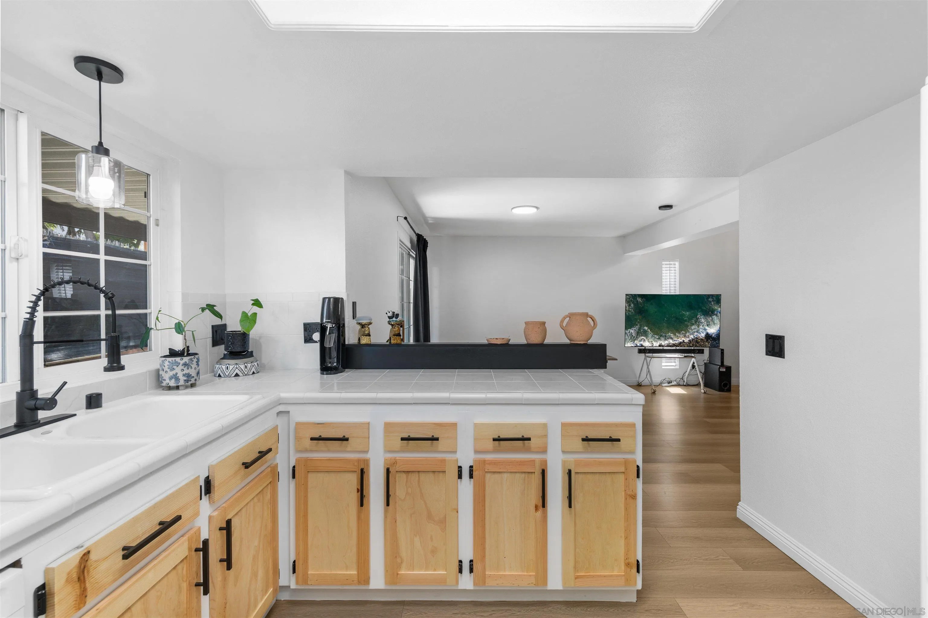 https://cdn.realtyfeed.com/cdn/127/260019835/0a3a46a801f5670c2e1251c956ee246f.webp