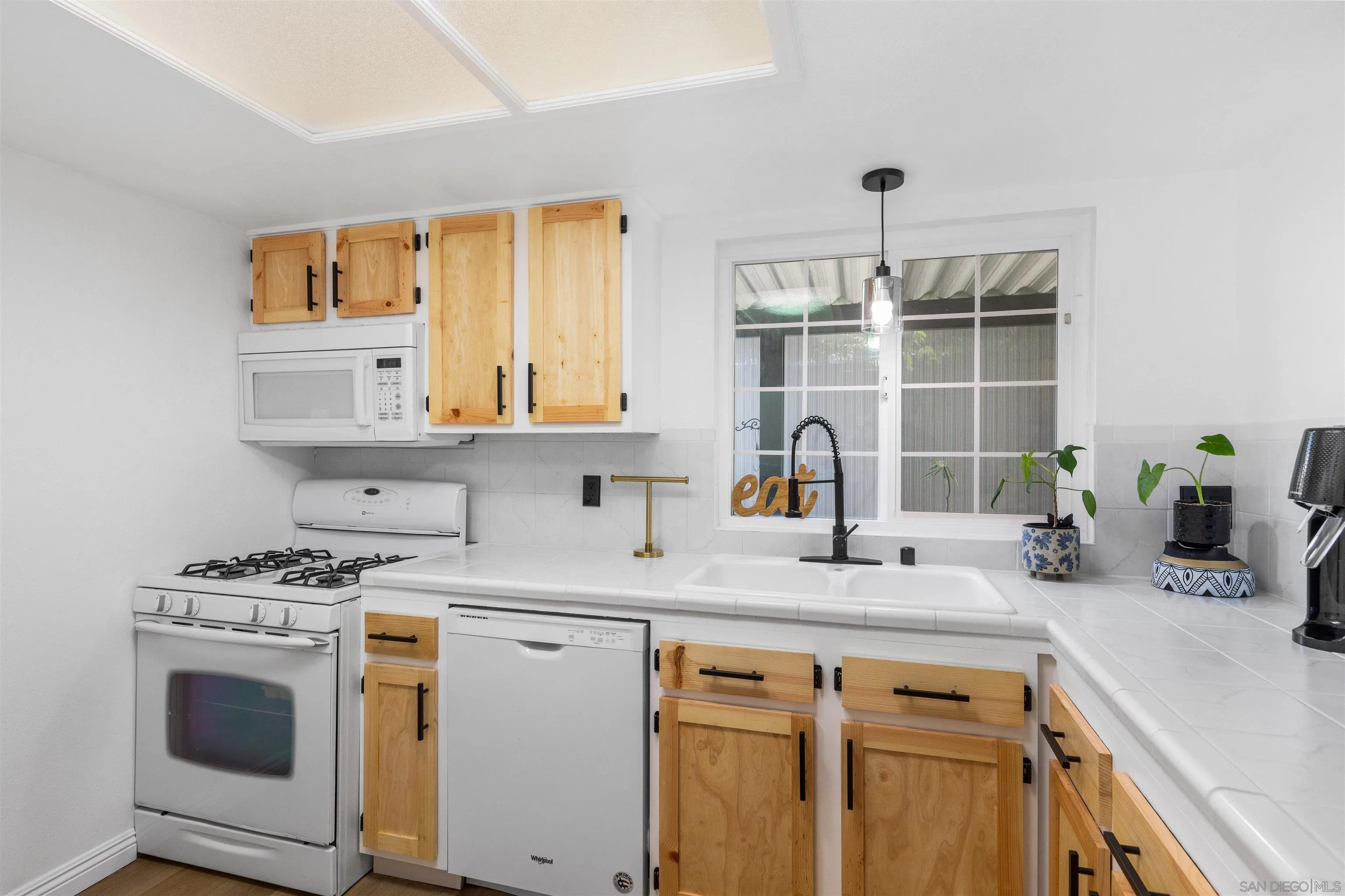 https://cdn.realtyfeed.com/cdn/127/260019835/7d3568771a4d5ba6b2c71165a381e7f3.webp