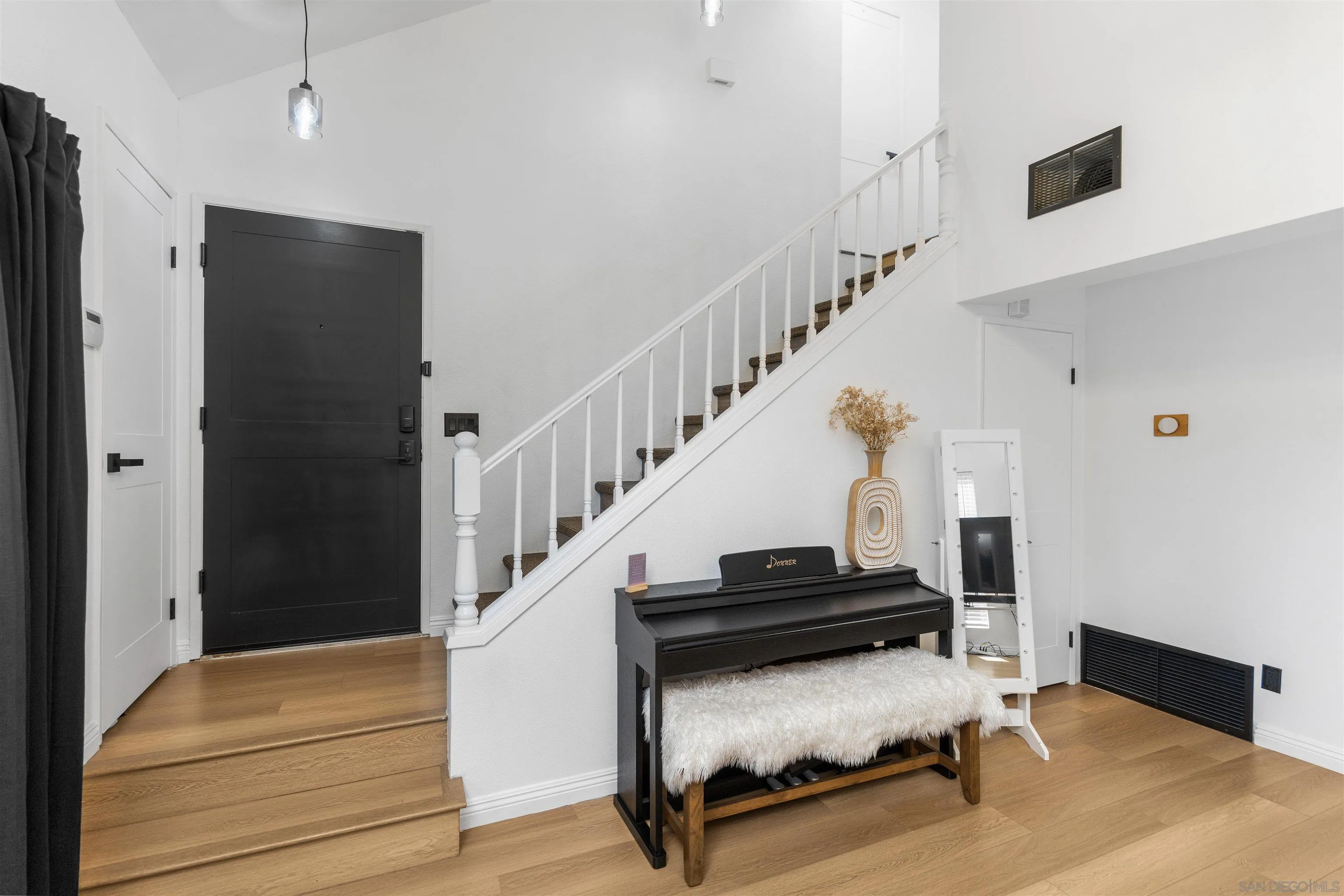 https://cdn.realtyfeed.com/cdn/127/260019835/816928999303f57a7e5f3f1cbb4b28b0.webp