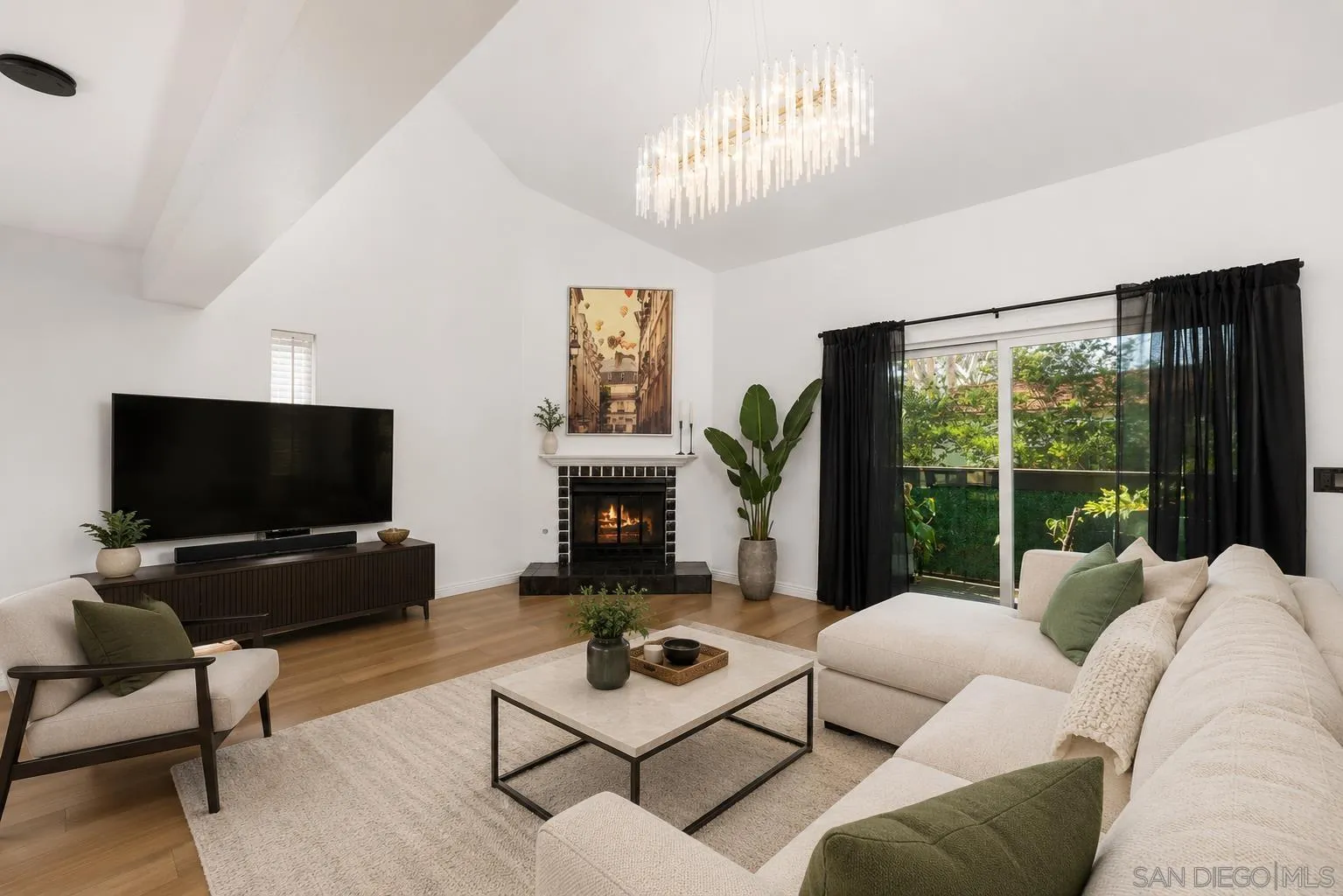 https://cdn.realtyfeed.com/cdn/127/260019835/e8d7f192813b2c5befa83413b321ad7d.webp