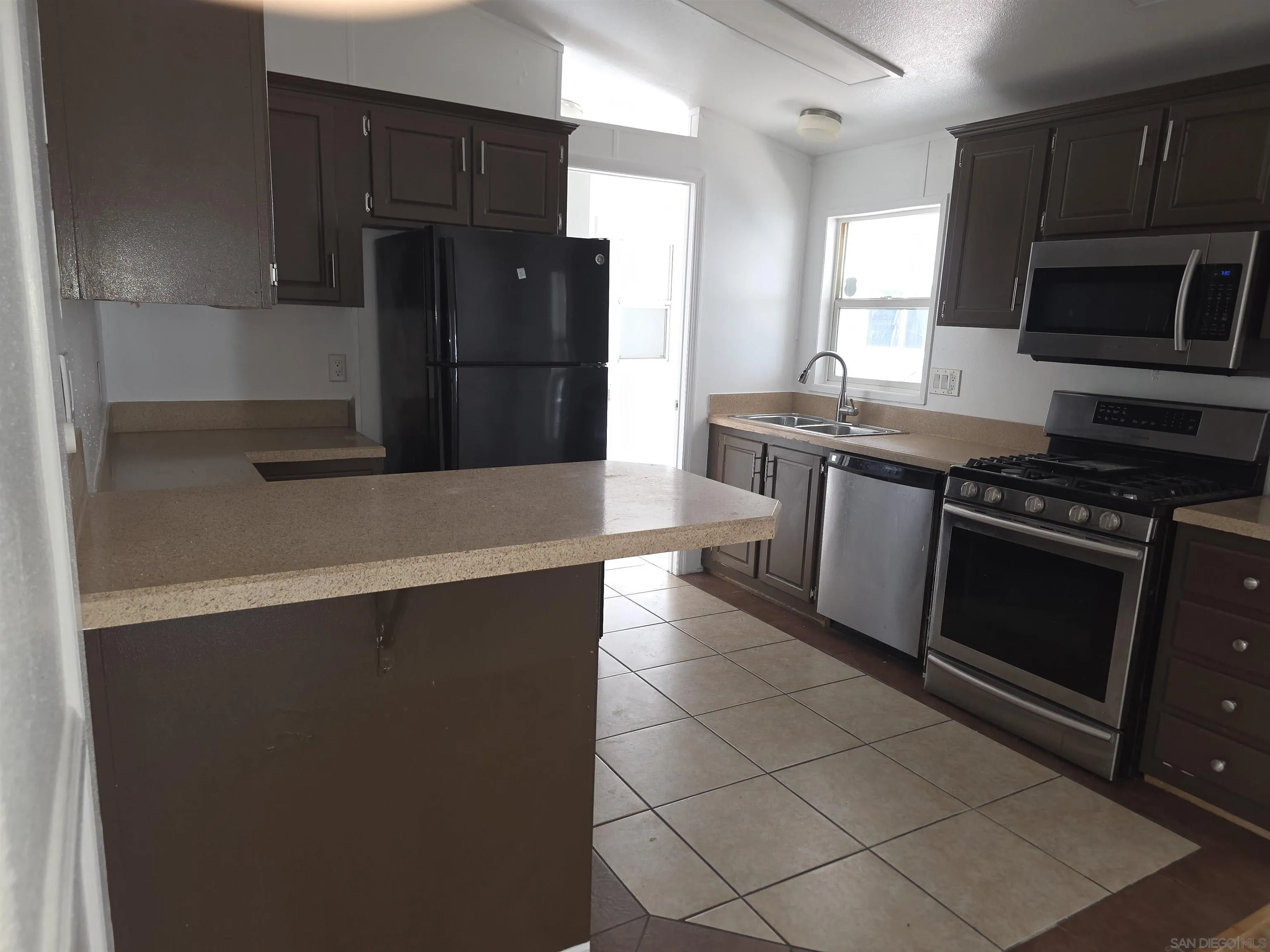https://cdn.realtyfeed.com/cdn/127/260019839/35cc1ee26236edd5d9859e0f52b2313e.webp