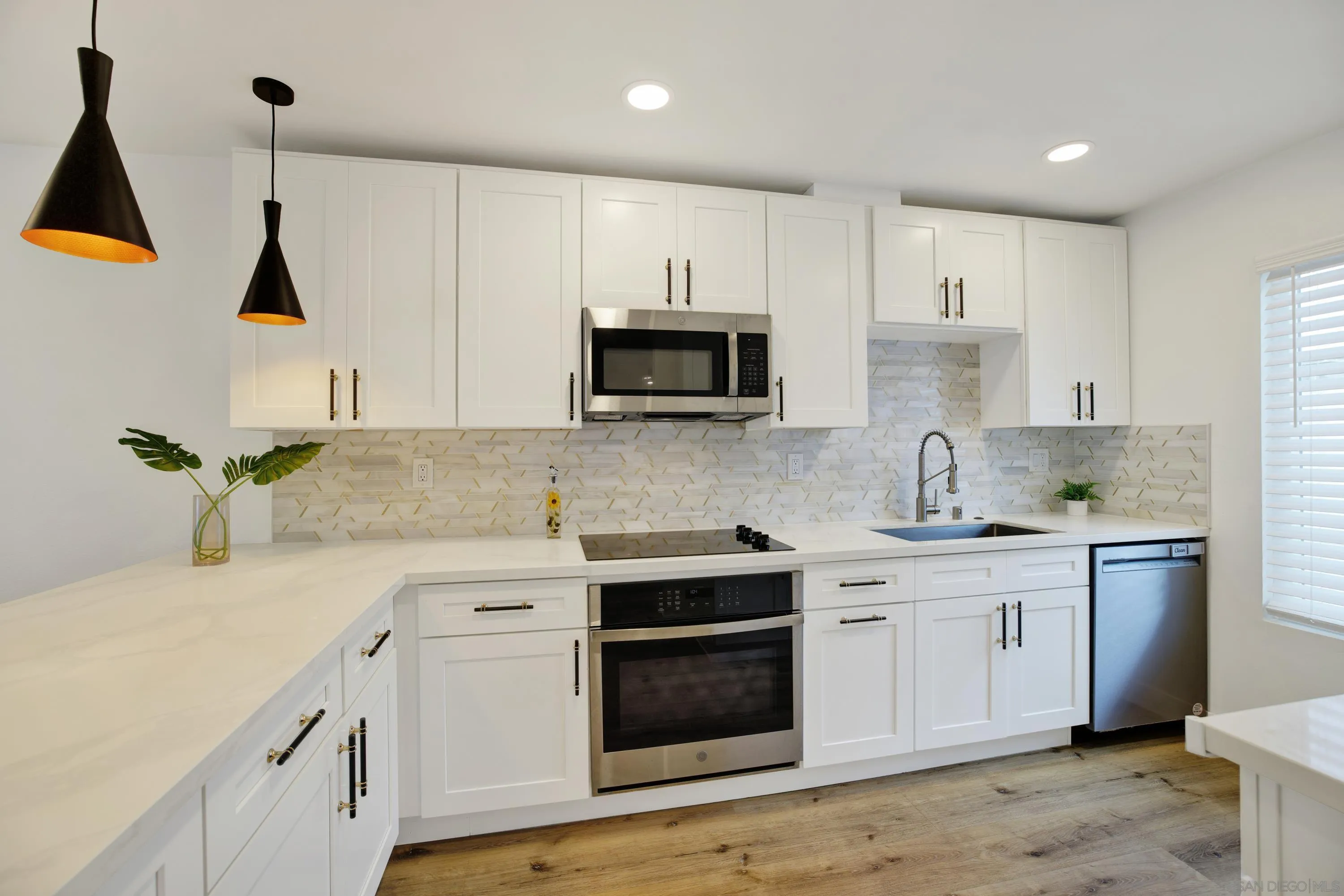 https://cdn.realtyfeed.com/cdn/127/260019840/4dc5355913e4210d5cee06dd3b6456b9.webp