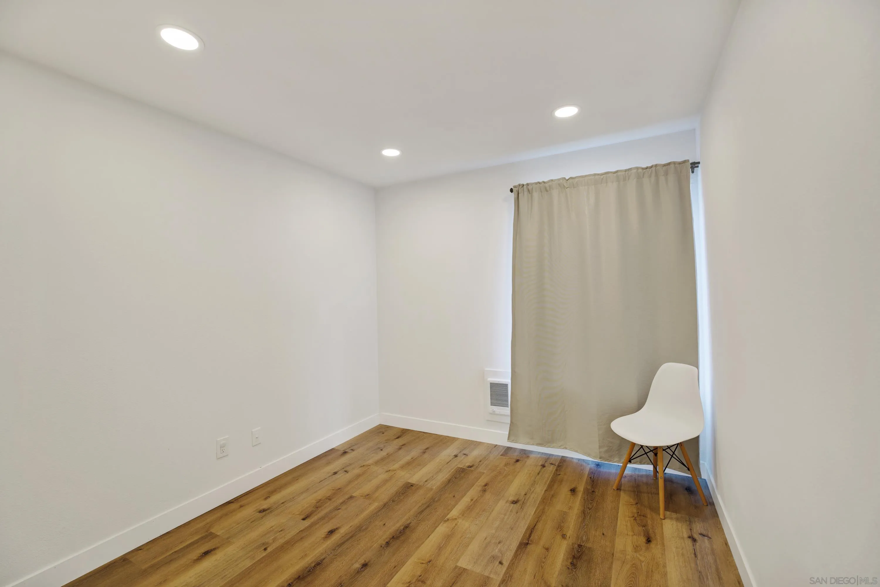 https://cdn.realtyfeed.com/cdn/127/260019840/e4fae2b4bb51f79122defac0f3958d54.webp